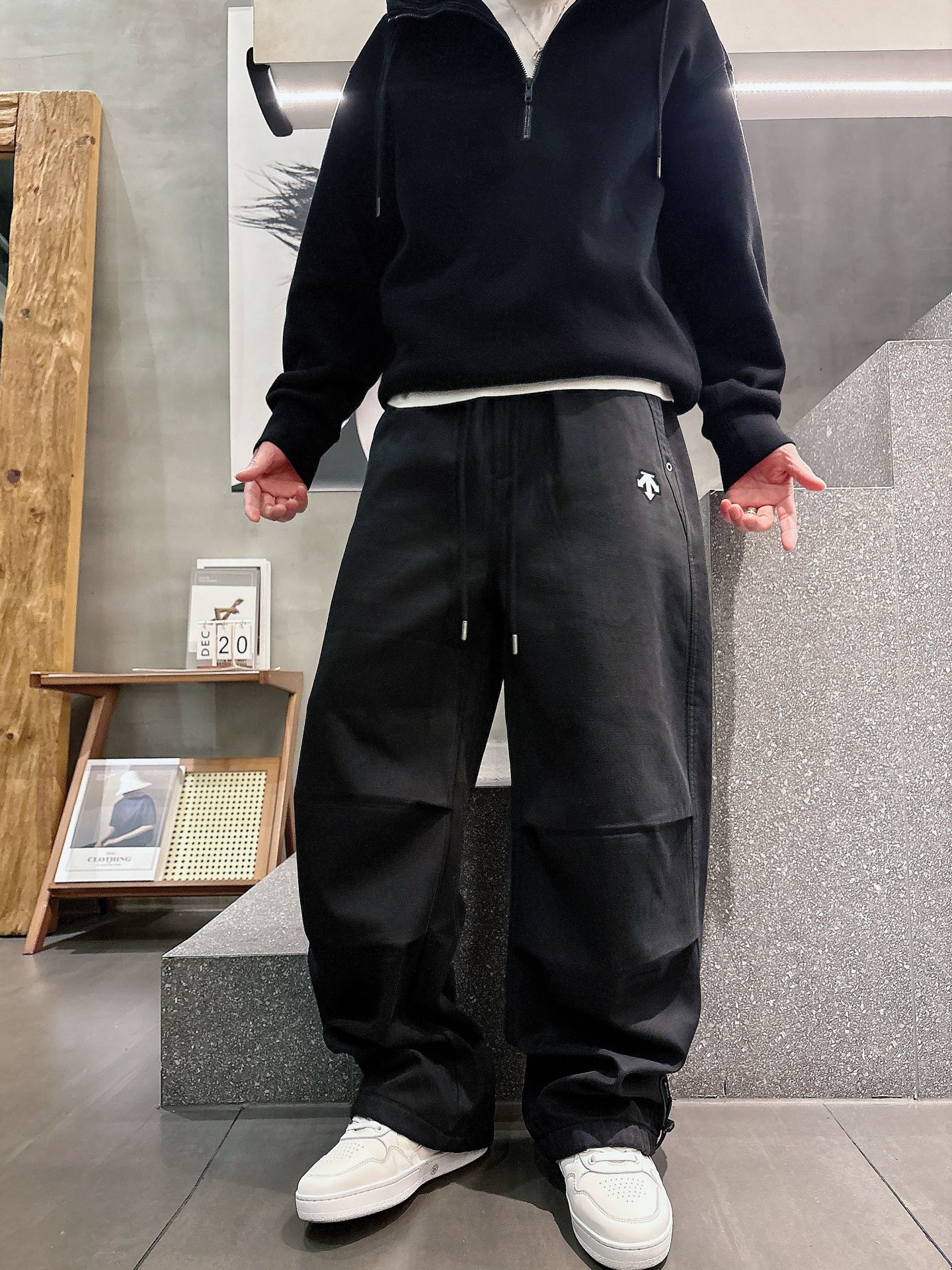 迪桑特🔥🔥新款加绒长裤，香港洋行渠道货，高级优质面料，绒面内里，细腻柔软程度非同一般。金属标识增添看点，