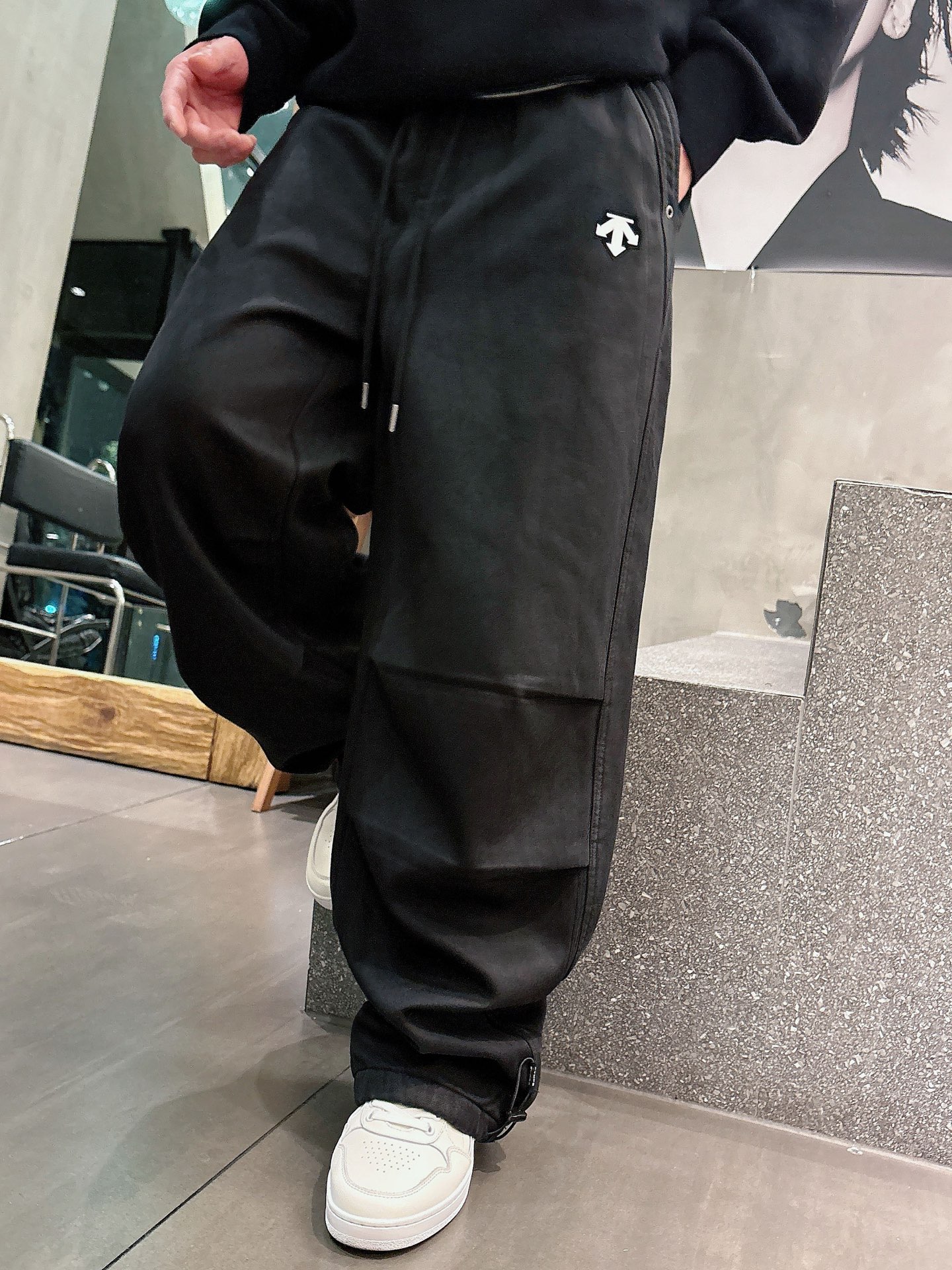 迪桑特🔥🔥新款加绒长裤，香港洋行渠道货，高级优质面料，绒面内里，细腻柔软程度非同一般。金属标识增添看点，