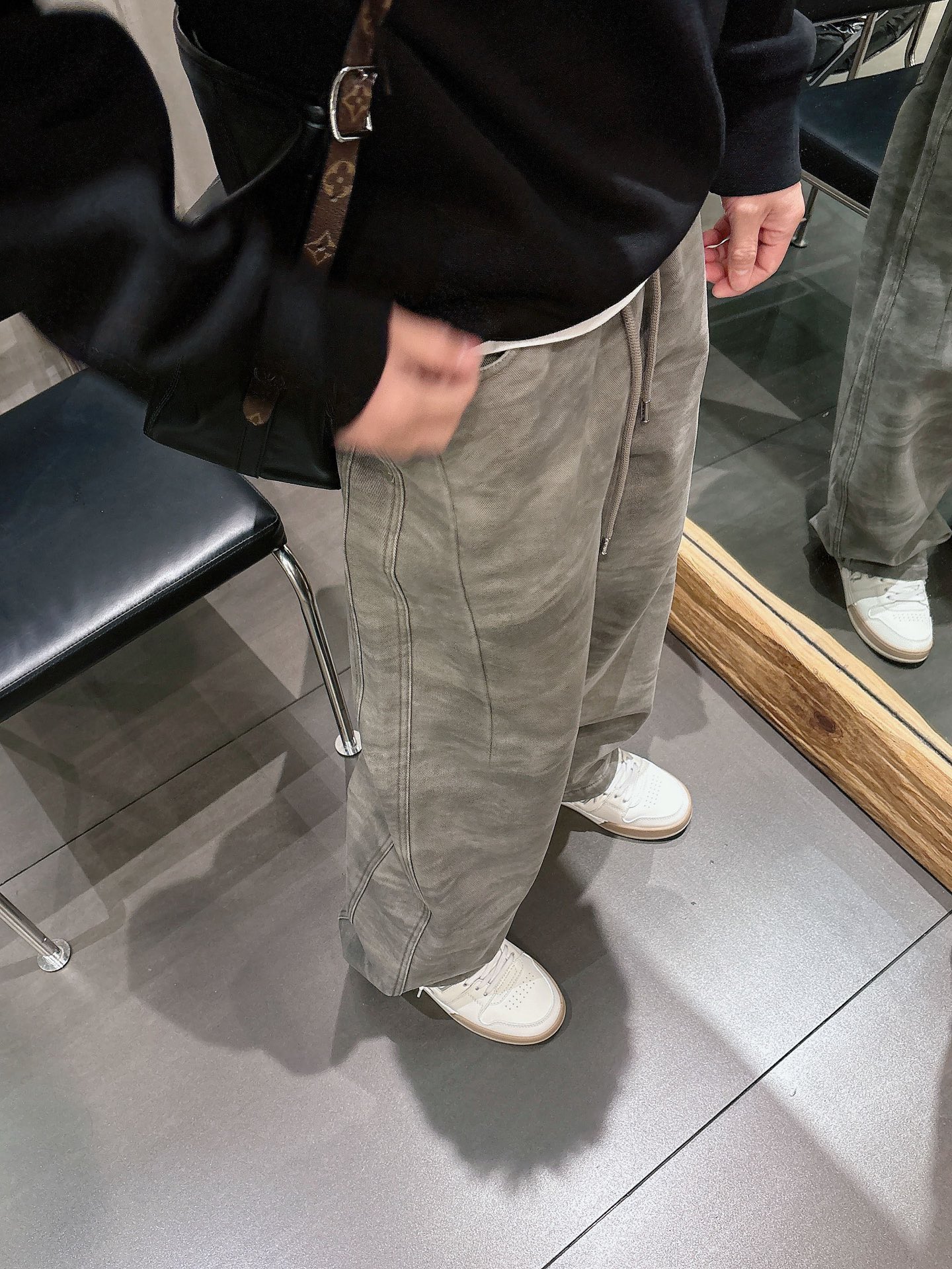 驴家🔥🔥休闲直筒加绒长裤，采用优质棉质材质，挺括有型，整体水洗效果上身足够吸睛且回头率爆棚！休闲直筒裤装