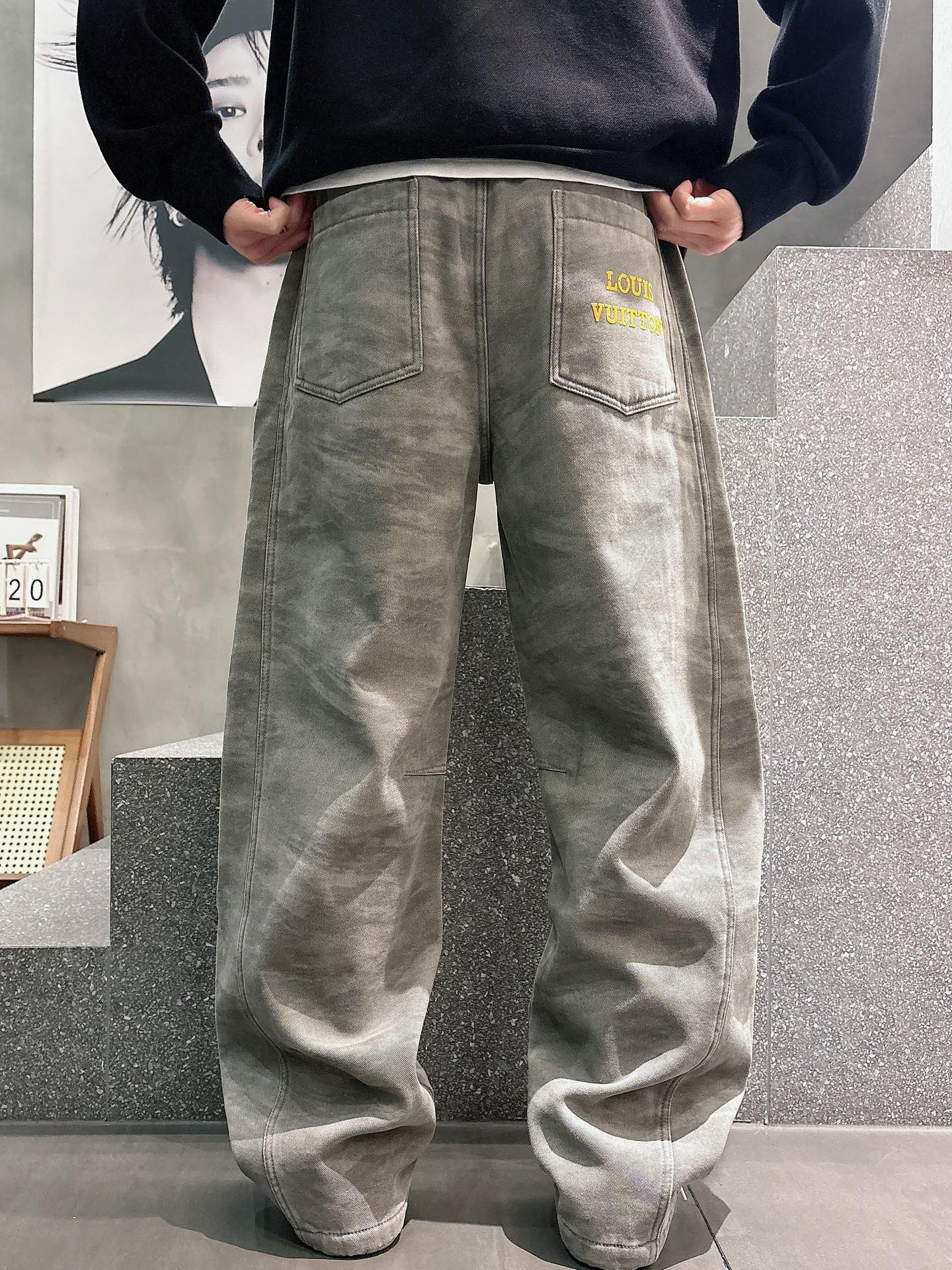 驴家🔥🔥休闲直筒加绒长裤，采用优质棉质材质，挺括有型，整体水洗效果上身足够吸睛且回头率爆棚！休闲直筒裤装