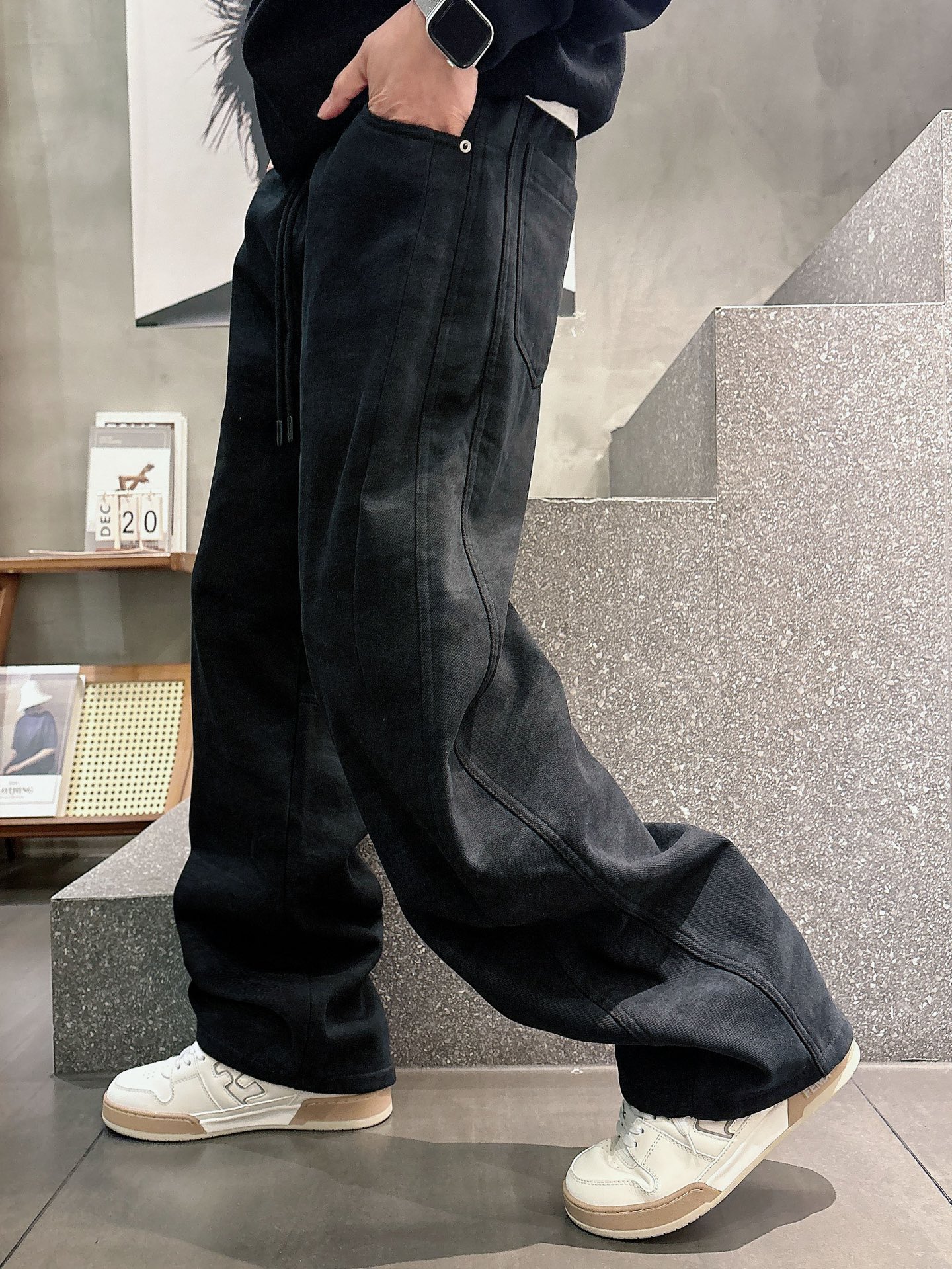 驴家🔥🔥休闲直筒加绒长裤，采用优质棉质材质，挺括有型，整体水洗效果上身足够吸睛且回头率爆棚！休闲直筒裤装