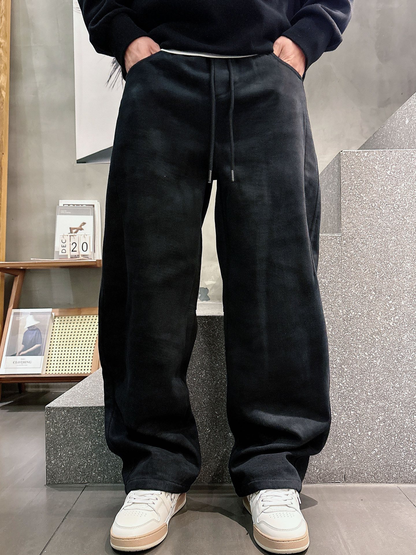 驴家🔥🔥休闲直筒加绒长裤，采用优质棉质材质，挺括有型，整体水洗效果上身足够吸睛且回头率爆棚！休闲直筒裤装