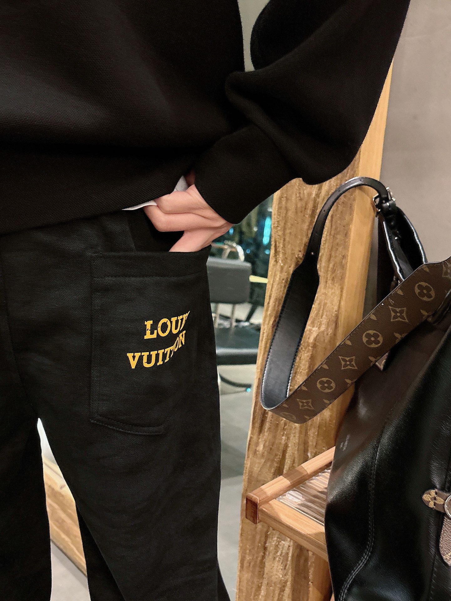 驴家🔥🔥休闲直筒加绒长裤，采用优质棉质材质，挺括有型，整体水洗效果上身足够吸睛且回头率爆棚！休闲直筒裤装