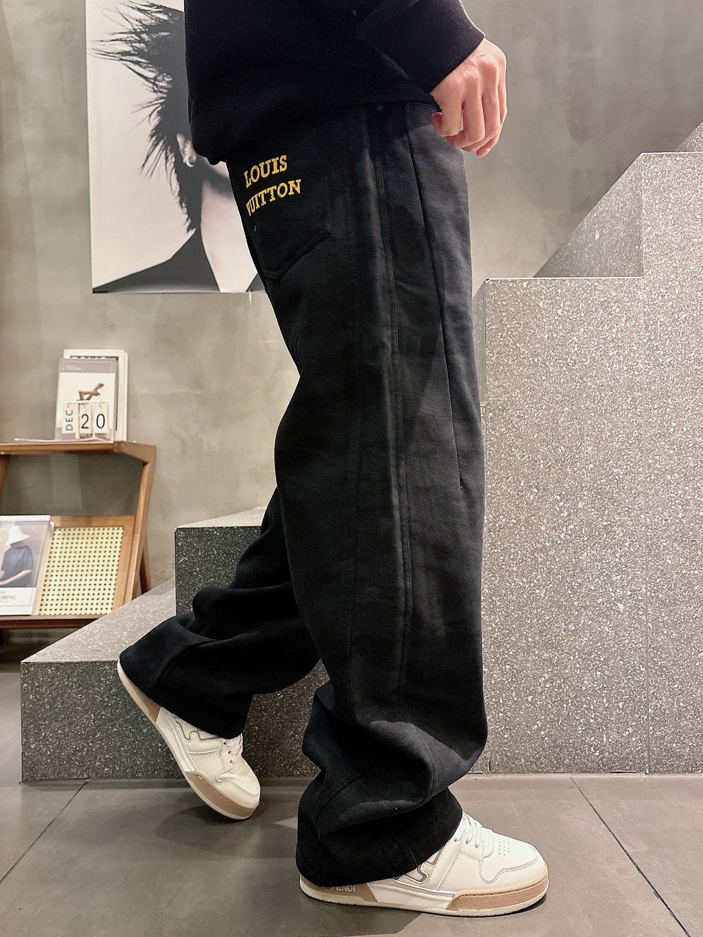 驴家🔥🔥休闲直筒加绒长裤，采用优质棉质材质，挺括有型，整体水洗效果上身足够吸睛且回头率爆棚！休闲直筒裤装