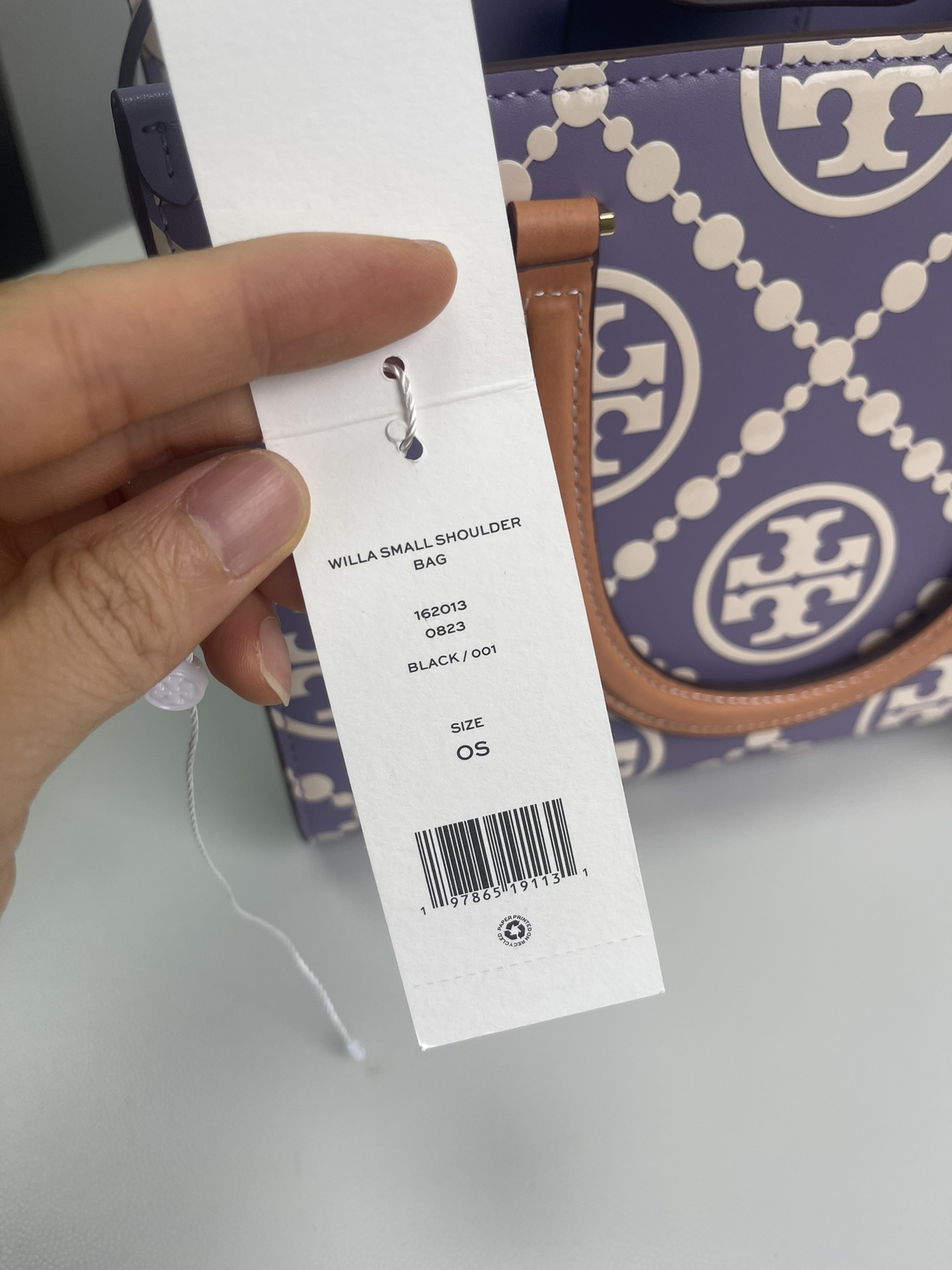 Tory Burch ～Tory burch黑色 T Monogram 图案 搭配压花皮革 魅力隽永又风格独具