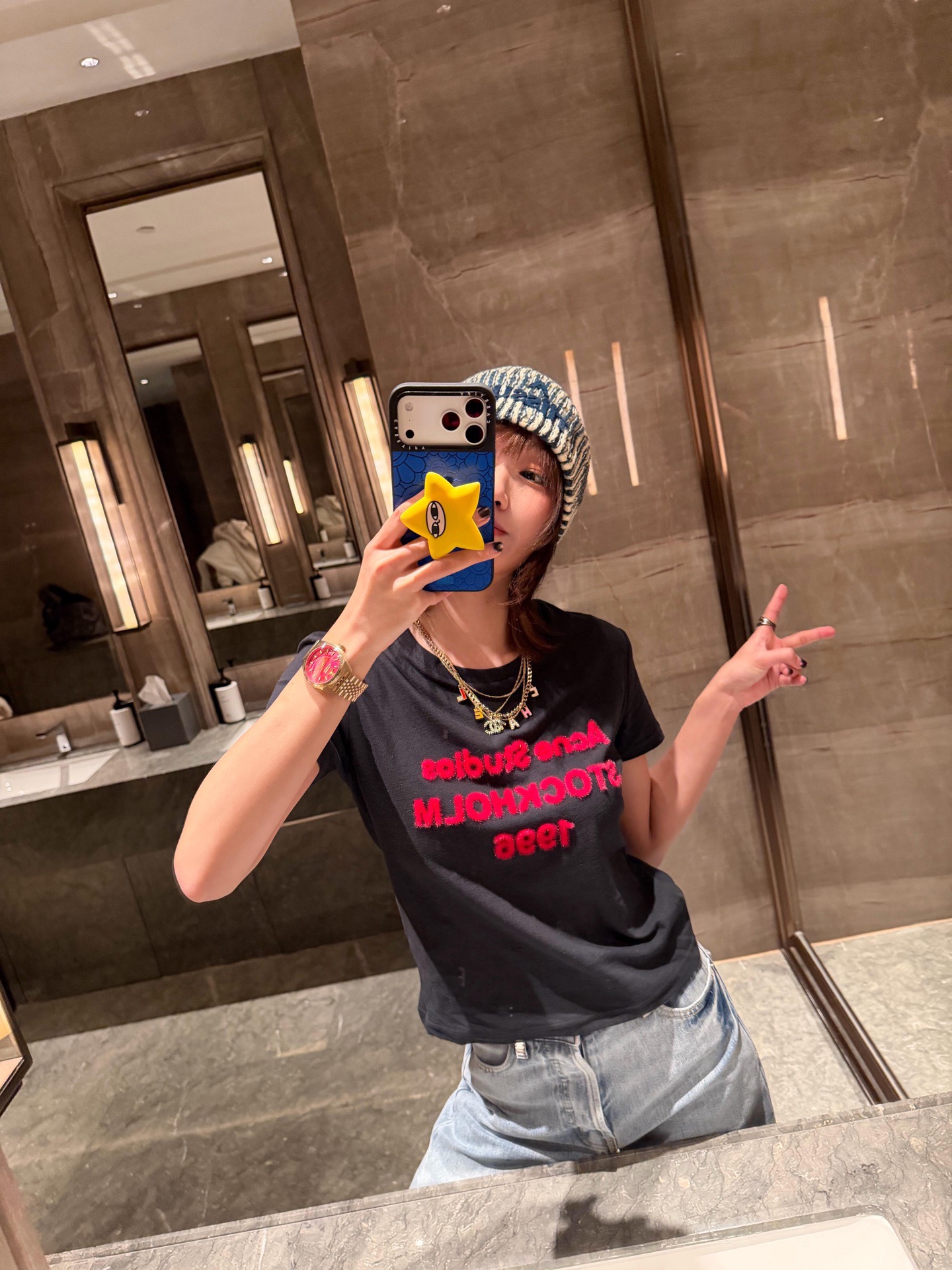 NO:752396,Acne studi* 26Ss limited new 1966 letter printed flocked short-sleeved T-shirt丨Exclusively developed by yb!  Top quality production!  The classic white/black background color highlights the eye-catching rose red flocking letters, and the three-dimensional flocking texture makes the printing more textured, breaking the monotony of the basic T-shirt. The soft cotton fabric is skin-friendly and breathable, and the short slim cut just outlines the waist and abdomen lines. It is easy to wear with wide-leg jeans.  The unique Nordic street style, paired with a skirt, can unlock the sweet and cool girly feeling. The 1966 limited edition logo hides the brand's ingenuity, one piece can become the finishing touch of early spring outfits, and the niche and non-contrasting atmosphere can be directly grasped ~ ready for sale S/M/L,,acne  studios,skirts,jeans,T-shirt,tees,t-shirt,19860909Acne studi* 26Ss限定新款 1966字母印花植绒短袖T恤丨独家yb开发！顶级高版出品！经典的白/黑底色撞亮眼玫红植绒字母,立体的植绒纹理让印花更有质感,打破基础款T恤的单调.软乎乎的棉质面料亲肤又透气,短款修身剪裁刚好勾勒出腰腹线条,搭阔腿牛仔裤是随性的北欧街头风,配半身裙又能解锁甜酷少女感.1966限定标识暗藏品牌巧思,一件就能成为早春穿搭的点睛之笔,小众不撞款的氛围感直接拿捏～现货发售S/M/L,,acne studios,skirts,jeans,T-shirt,tees，t-shirt,,Women's clothing