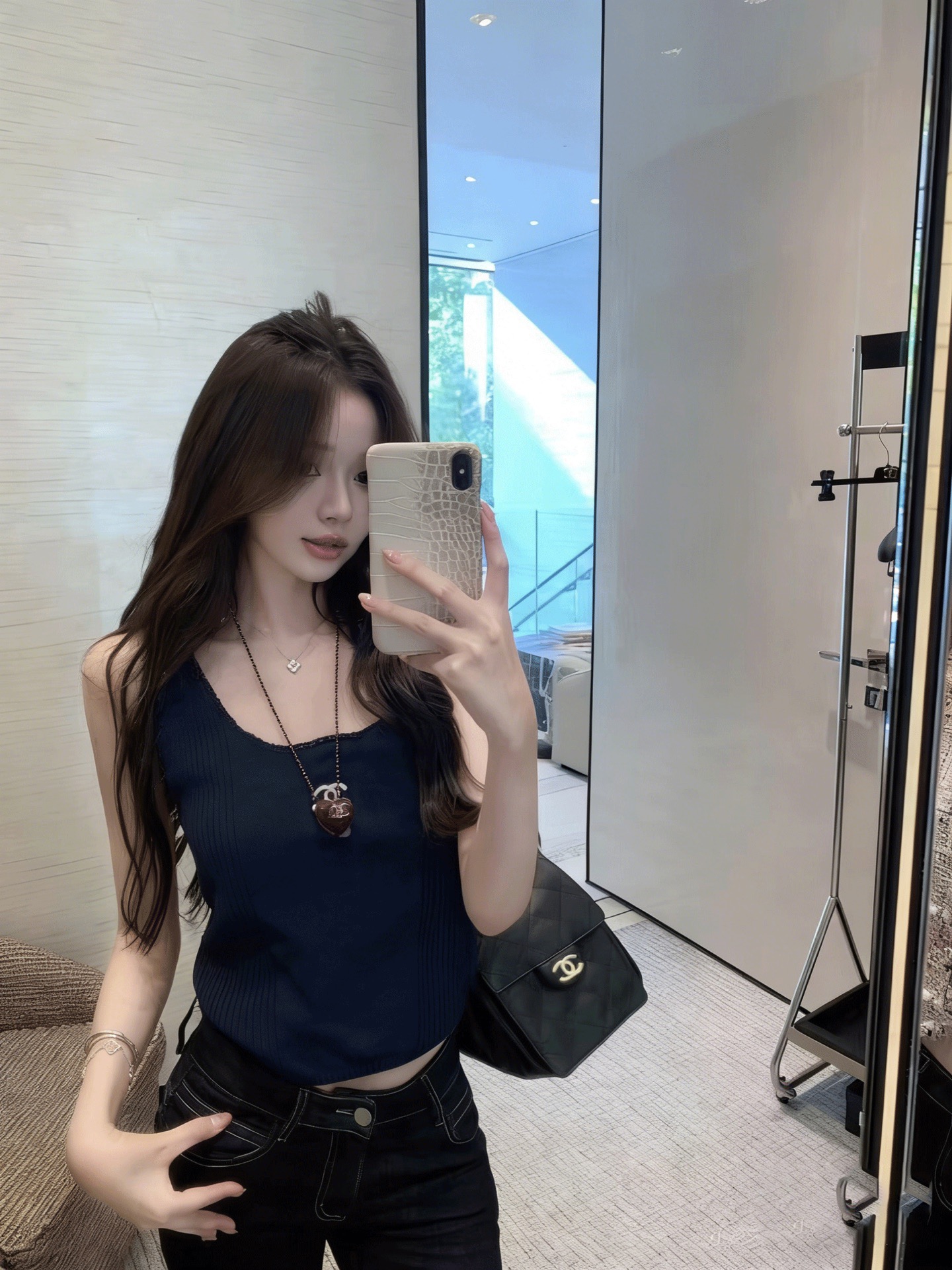 NO:752878,Chane*26 new knitted vest has delicate grooves, gentle and clean, lace hemming at the neckline + double C embroidery, exquisite details, light and breathable, great for layering or wearing alone in spring and summer. Two-color sizes SML are in stock,,chanel,19860909Chane*26新款针织背心细腻坑条 温柔又干净 领口蕾丝锁边+双C刺绣 细节精致 轻薄透气 春夏叠穿或单穿都很出彩两色尺码SML现货,,chanel,,Women's clothing