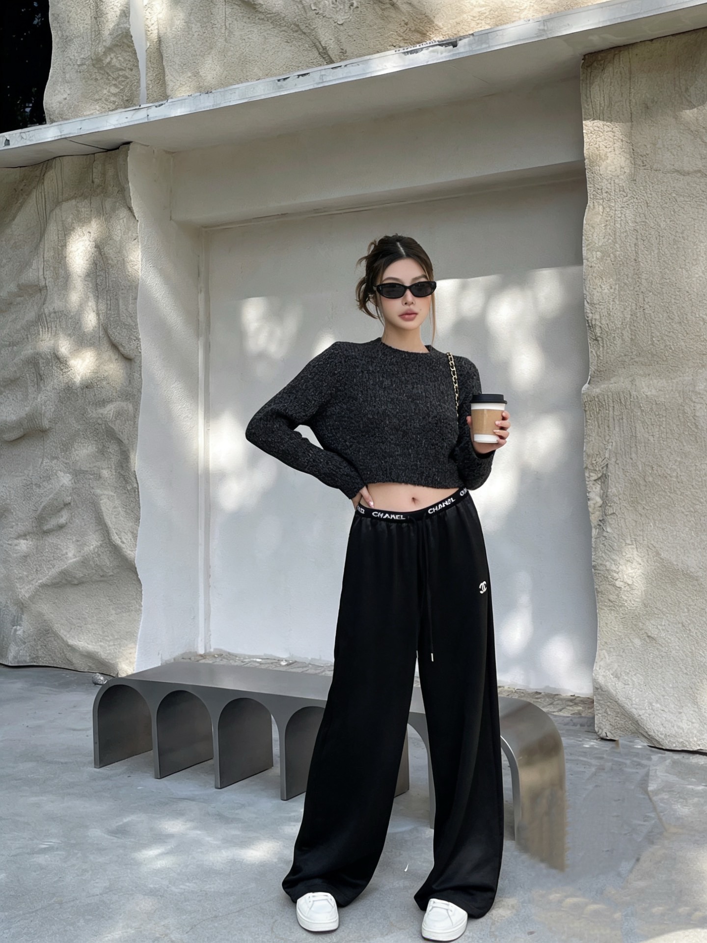 NO:753849,Chane* 26SS spring and summer new style letter web waist drawstring acetate casual wide-leg pants丨Exclusive high-end version!  A pair of trousers that match well. They look good [let me see] a goddess of temperament. The upper body is super slim and easy to control. [Naughty] The fabric is draped and textured. It is breathable and comfortable [seduce] ice cold. It is an air conditioner for walking. Get it quickly. It is a must to get it~ Available in stock. 3 colors S/M/L,,chanel,19860909Chane* 26SS春夏新款 字母织带腰抽绳醋酸休闲阔腿裤丨独家高版出品！很好搭配的一款裤子 好好看[让我看看]气质女神,上身超级显瘦轻松驾驭,[调皮]面料垂坠有质感 透气舒适[勾引]冰冰凉凉 行走的空调 快快入手 必须入手~现货发售 3色S/M/L,,chanel,,Women's clothing