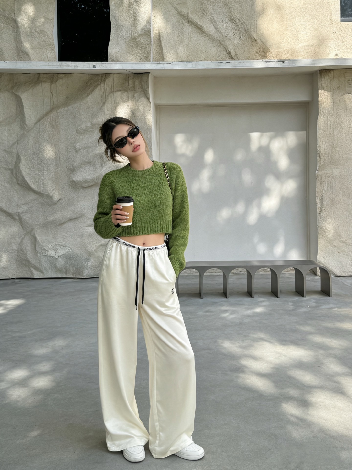 NO:753873,Chane* 26SS spring and summer new style letter web waist drawstring acetate casual wide-leg pants丨Exclusive high-end version!  A pair of trousers that match well. They look good [let me see] a goddess of temperament. The upper body is super slim and easy to control. [Naughty] The fabric is draped and textured. It is breathable and comfortable [seduce] ice cold. It is an air conditioner for walking. Get it quickly. It is a must to get it~ Available in stock. 3 colors S/M/L,,chanel,19860909Chane* 26SS春夏新款 字母织带腰抽绳醋酸休闲阔腿裤丨独家高版出品！很好搭配的一款裤子 好好看[让我看看]气质女神,上身超级显瘦轻松驾驭,[调皮]面料垂坠有质感 透气舒适[勾引]冰冰凉凉 行走的空调 快快入手 必须入手~现货发售 3色S/M/L,,chanel,,Women's clothing
