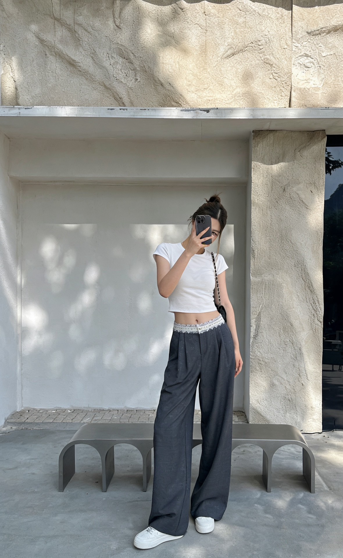 NO:762713,In stock Chaen*26SS new summer lace splicing casual pants丨Exclusive high-end version!  You won’t be allowed to live without these great-looking pants!  Exclusive design of lace rib stitching on the waist of pants!  The classic double C dark pattern jacquard fabric is unique and the style of casual pants that shows off your leg length is super nice!  Perfect for comfort, the pattern covers the flesh and makes you look slimmer. It is tolerant and does not pick on your figure. The upper body is not bloated at all. The drape is very good and it goes well with various tops for daily use!  It allows even small people to wear clothes with a 37% body proportion. All in all, it is easy to wear and easy to match!  Highly recommended!  Get it now!  Two colors available in stock S/M/L,,19860909现货发 Chaen*26SS夏季新款 蕾丝拼接休闲裤丨独家高版出品！这条巨好看的裤子不允许你没有！裤子腰部蕾丝罗纹拼接的独家设计！经典满双C暗纹提花面料 别出一格 巨显腿长的休闲裤版型超级nice！舒适感满分版型遮肉又显瘦 包容性强不挑身材 上身一点都不臃肿 垂感非常好日常搭配各种上衣都很OK！让小个子也能穿出三七分身材比例总而言之就是好穿又好搭！强烈推荐！赶紧入手吧！两色现货发售 S/M/L,,,Women's clothing