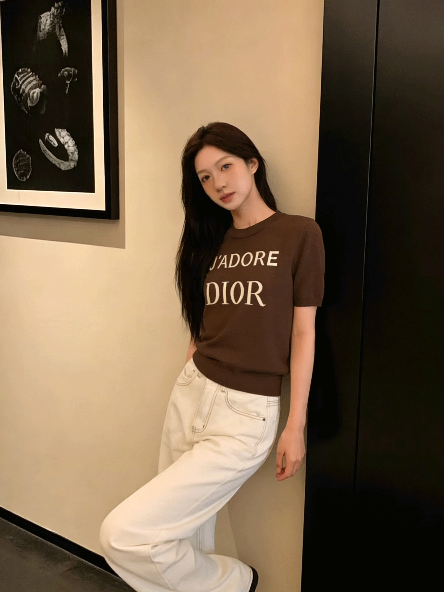 NO:792295,Dio*26 new style knitted round neck short sleeves with embroidered letters on the chest. Round neck fitting version. Soft and delicate knitting. Suitable for daily commuting and casual outings. SML ready stock, dior, T-shirt,19860909Dio*26新款针织圆领短袖胸前提花字母 圆领合身版型 软糯细腻针织 日常通勤 休闲出街都适配两色尺码SML现货,,dior,T-shirt,,Women's clothing