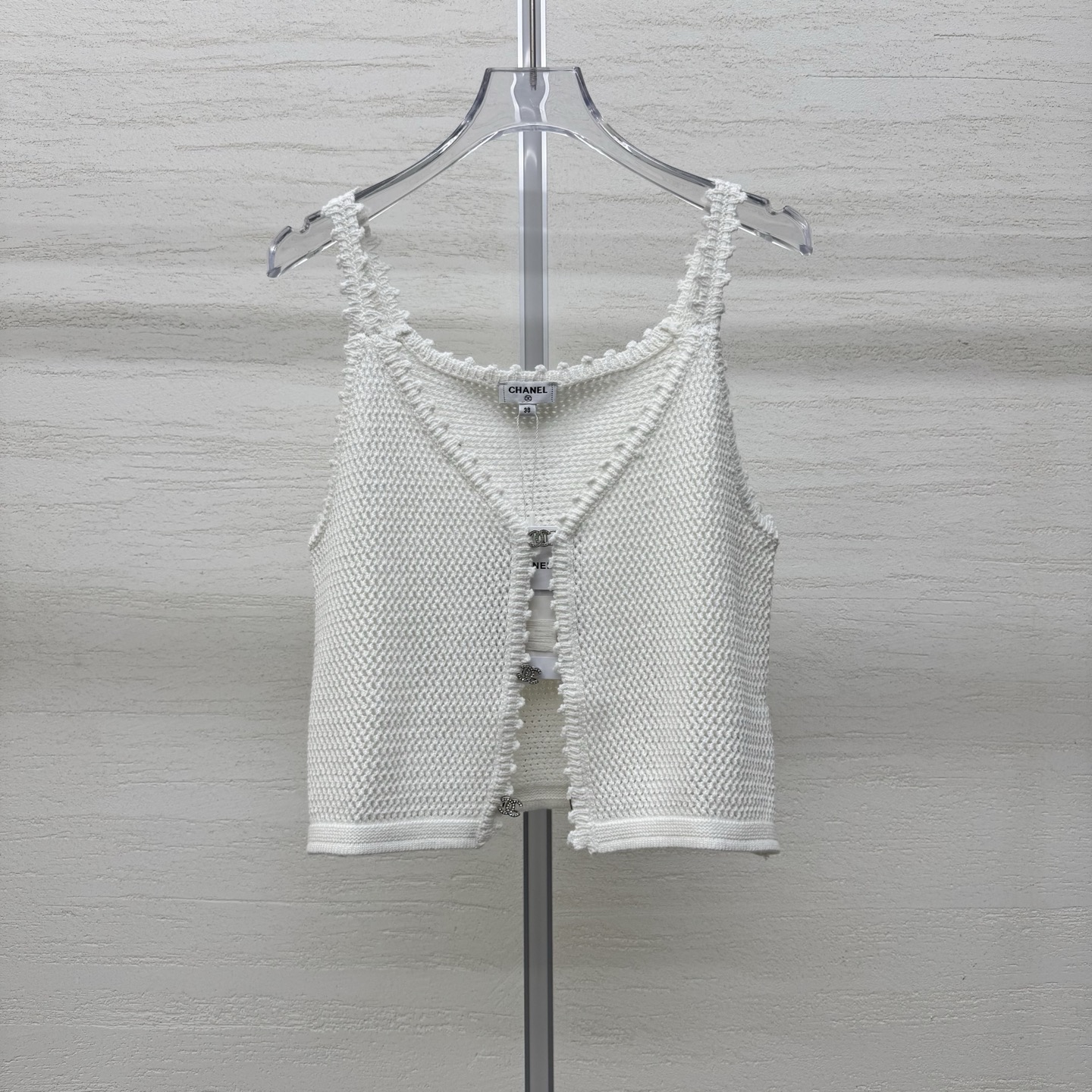 NO:797908,Supports exchange. Chane*26 new knitted camisole three-dimensional pineapple knitting method. The texture is delicate and breathable. Hand-crocheted edges. The edges are delicate and not frizzy. Double C metal buckle embellishment. Low-key and noble. V-neck + placket design. Stacked shirts/jackets are suitable for both colors. Ready-made size 363840 real shot details, chanel, jackets & coats, shirts,19860909支持换款Chane*26新款针织吊带背心立体菠萝针织法 肌理感细腻透气 手工钩花包边 边缘精致不毛躁 双C金属扣点缀 低调显贵气 V领+开襟设计 叠穿衬衫/外套都适配两色 现货发售尺码363840实拍细节图,,chanel,jackets & coats,shirts,,Women's clothing