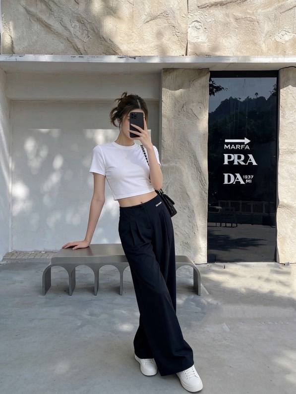 NO:799316,Mi*25FW new autumn and winter style pleated waist casual wide-leg trousers丨Exclusively developed by yb!  High quality production!  The tone is soft and high-end, just like the mist in the winter morning. It has a cool atmosphere and can be easily adapted to various styles of tops. The hidden hidden buckle waist pleat design hides ingenuity and easily creates the waistline, releasing a relaxed and lazy feeling; the brand logo embroidery on the back waist is low-key and exquisite, showing an effortless sense of high-end. Two colors are available in stock S/M/L,,19860909Mi*25FW秋冬新款 褶腰休闲阔腿长裤丨独家yb开发！高版出品！调柔和又高级,如同冬日清晨的薄雾,自带清冷氛围感,轻松适配各种风格的上衣.隐藏式暗扣腰部褶皱设计暗藏巧思,轻松打造腰线,释放松弛的慵懒感；后腰处的品牌标识刺绣低调又精致,都能展现毫不费力的高级感.两色 现货发售S/M/L,,,Women's clothing