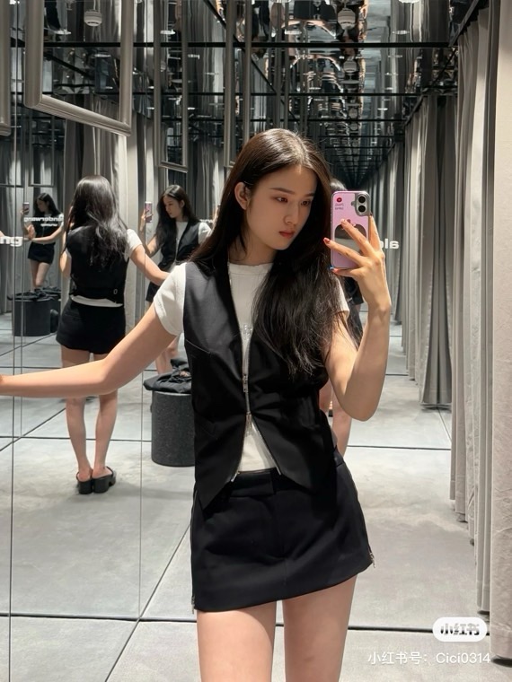 NO:801834,Vest alexanderwa* Alexander Wang Ms. zipper style tailored vest top, customized zipper, versatile and versatile, the same series will be available, bulk goods SML,, alexander wang,19860909马甲alexanderwa*亚历山大王女士拉链款精裁马甲上衣,定制拉链,万能百搭,同系列都会出,大货SML,,alexander wang,,Women's clothing