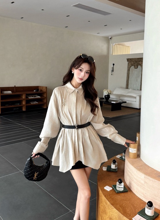 NO:801841,Popular items are coming, linen waist shirts are shipped, super difficult to make, one piece of clothing has nearly twenty pleats, a set of belt brooches, made of linen fabric that can be worn in all seasons, natural ingredients, breathable and comfortable, exclusive style, classic two colors, SML,, shirts, brooch, breastpin,19860909爆款来啊来,亚麻收腰衬衫出货,超难做款,一件衣服近二十个褶位,配腰带胸针一套出,采用四季可穿亚麻面料,天然成份,透气舒适,独家款,经典两色,SML,,shirts,brooch，breastpin,,Women's clothing