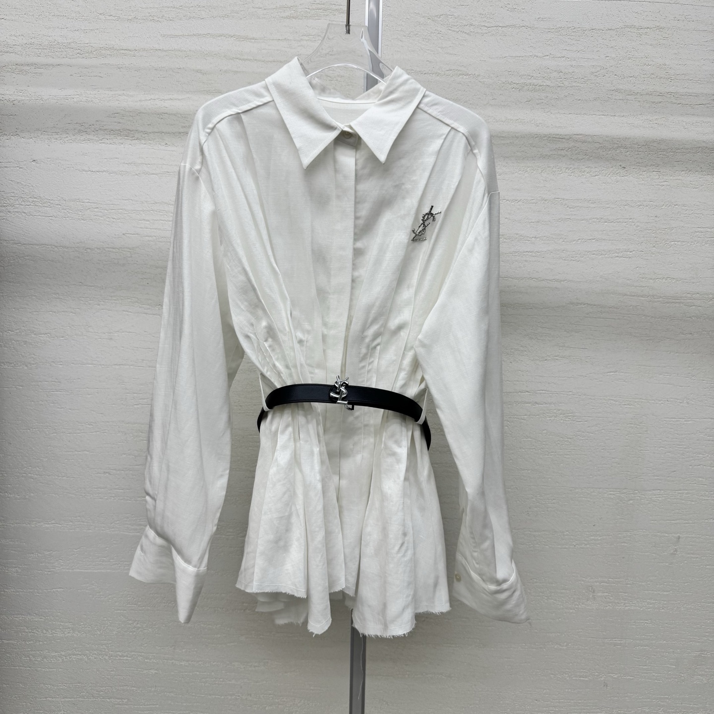 NO:801835,Popular styles are coming, support for replacement, linen waist shirts are shipped, super difficult to make, one piece of clothing has nearly twenty pleats, a set of belt brooches, made of linen fabric that can be worn in all seasons, natural ingredients, breathable and comfortable, exclusive style, classic two colors, SML real shot details, shirts, brooch, breastpin,19860909支持换款爆款来啊来,亚麻收腰衬衫出货,超难做款,一件衣服近二十个褶位,配腰带胸针一套出,采用四季可穿亚麻面料,天然成份,透气舒适,独家款,经典两色,SML实拍细节图,,shirts,brooch，breastpin,,Women's clothing