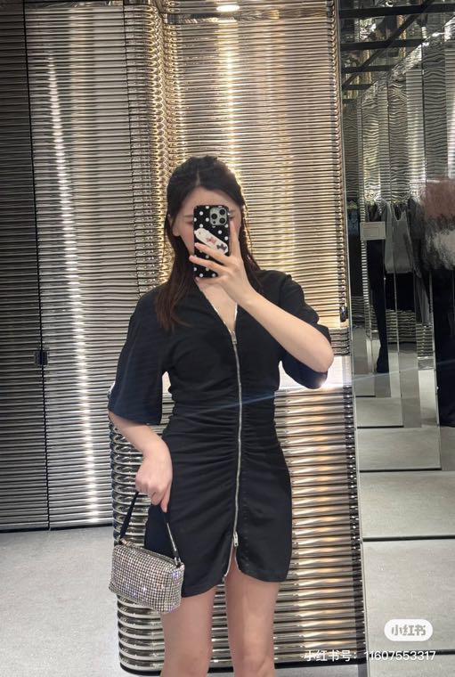 NO:801816,alexanderwan* Alexander Wang all-body zipper pleated T-shirt dress is shipped, the upper body is super slim, the pleats are super fashionable, one piece can complete the outfit, two-color bulk SML,, alexander wang, skirts, tees, t-shirt,19860909alexanderwan*亚历山大王通体拉链收褶t恤连衣裙出货,上身超显瘦款,褶皱位超洋气,一件式搞定穿搭,两色大货SML,,alexander wang,skirts,tees，t-shirt,,Women's clothing