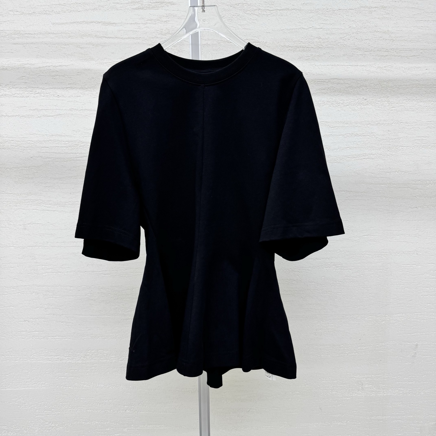 NO:801807,Support the exchange of BALENCI** Balenciaga three-dimensional trumpet cotton knitted T-shirt, shipped, waisted version, the upper body is really good-looking, high-density yarn cotton fabric, arm-covering style, the order replenishment rate is very leveraged, two-color SML real shot details,, balenciaga, balenciaga, tees, t-shirt,19860909支持换款BALENCI**巴黎世家 立体喇叭形棉质针织T恤 出货,收腰版型,上身真的巨好看,高密度股纱棉面料,遮手臂款,档口补单率杠杠滴,两色SML实拍细节图,,balenciaga,balenciaga,tees，t-shirt,,Women's clothing