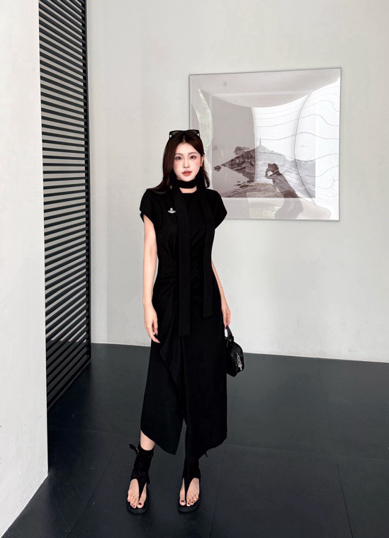 NO:801798,vi hot style is here, piqué knitted fabric, you can get it all in one piece, waist style, with small flying sleeves, perfectly covering the arms, the belt can be placed at will, a hot style at the stall, ready-made SML,,19860909vi爆款来了,珠地针织面料,一件搞定穿搭,收腰版型,带小飞袖,完美遮挡手臂,腰带可任意摆放,档口大爆款,现货SML,,,Women's clothing