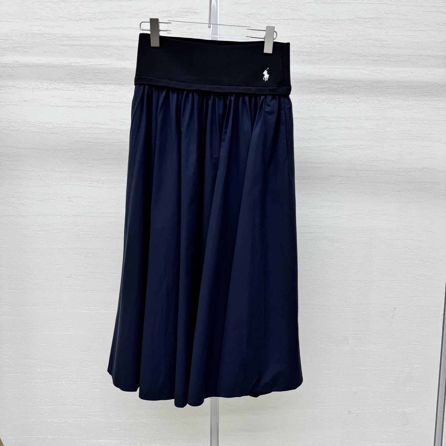 NO:801794,Support exchange of Pol*Ralph Lau**n women's logo embroidered A-line mid-length skirts for shipment, we have a series of long and short versions, paired with the same series of linen shirts, light luxury style, high-end quality, large-scale two-color SML real shot details, loro piana, skirts,19860909支持换款Pol*Ralph Lau**n女士logo刺绣A字中长半身裙出货,长板短版一系列咱家都有,搭配同系列亚麻衬衣,轻奢风,高端品质,大货两色SML实拍细节图,,loro piana,skirts,,Women's clothing