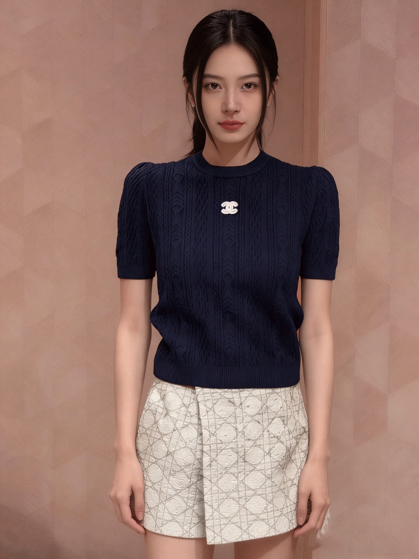 NO:802533,Chane*26 new style knitted round neck short sleeves with exquisite dark pattern technology. The upper body is slim and noble. The texture is outstanding. Three-dimensional cable texture. Classic color matching without conflict. Two colors of versatile artifacts for all seasons. Ready for sale in size 363840,,chanel,T-shirt,19860909Chane*26新款针织圆领短袖精致暗纹工艺 上身显瘦又显贵 质感一绝 立体绞花纹理 经典配色不撞款 四季百搭神器两色 现货发售尺码363840,,chanel,T-shirt,,Women's clothing