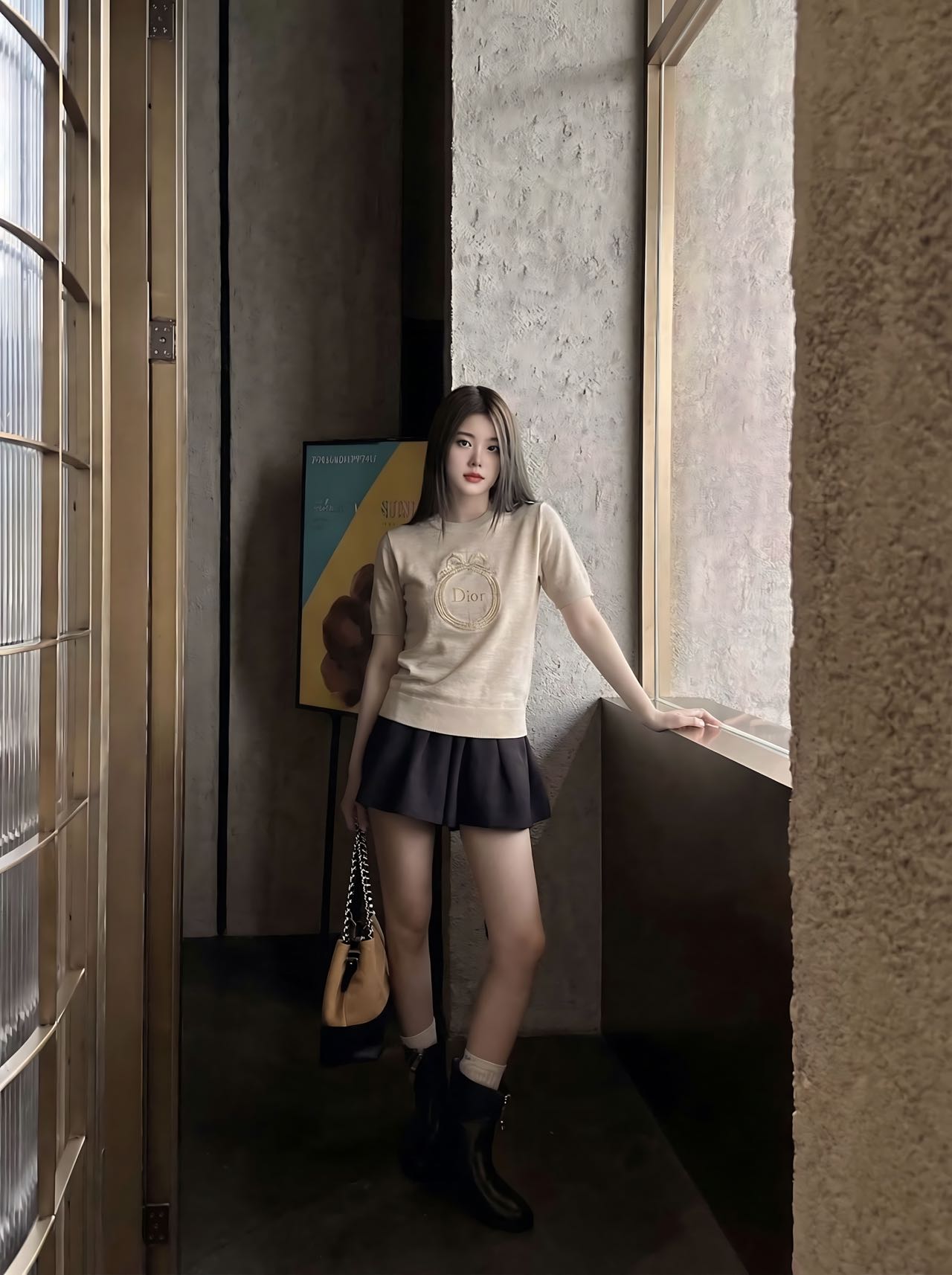 NO:803681,Dio* 26Ss new spring and summer letter embroidered round neck short-sleeved sweater | Exclusively developed by yb!  Top quality production!  It uses solid-color wool knitting as the base color to interpret the romantic texture of French girls. The delicate virgin wool fabric is skin-friendly and breathable, and the classic round neck version is suitable for various scenes. The garland embroidery on the chest is the finishing touch. The slim profile has both comfort and style. It can be paired with jeans to create a casual daily life, or it can be combined with a skirt to interpret a sweet and cool style. It is a gentle and textured item in the summer wardrobe. Two colors  Available in stock S/M/L, dior, skirts, jeans, T-shirt,19860909Dio* 26Ss春夏新款 字母刺绣圆领短袖针织衫丨独家yb开发！顶级高版出品！以纯色羊毛针织为底色,诠释法式少女的浪漫质感.细腻初剪羊毛面料亲肤透气,经典圆领版型适配多元场景,胸前花环刺绣是点睛之笔,修身板型兼具舒适度与造型感,可搭配牛仔裤打造随性日常,亦可与半裙组合诠释甜酷风格,是夏日衣橱里的温柔质感单品.两色 现货发售S/M/L,,dior,skirts,jeans,T-shirt,,Women's clothing
