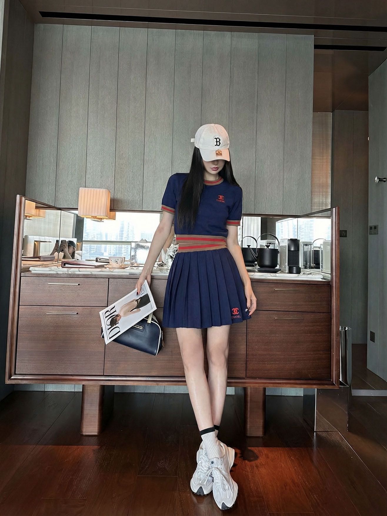 NO:803673,chan*26Ss new spring and summer style thread contrasting edge knitted short-sleeved + pleated skirt suit丨exclusively developed by yb!  Top quality production!  Virgin wool knitted fabric, comfortable and breathable. Contrast color knitted short round neck and short sleeves with threaded collar and cuffs, + high waist pleated skirt with contrasting letters. Lettering embroidery on the chest and hem matches the upper and lower parts. It has a low-key yet noble temperament. The upper and lower color-blocked threads not only add a sweet and cool design layer, but also highlight the brand atmosphere.  The pleated skirt uses neat pleats to outline girlish lines, and the short version raises the waistline, forming a perfect golden ratio with the short top, easily creating a playful and slim figure. Two colors are available in stock S/M/L,,chanel,skirts,T-shirt,gold,19860909chan*26Ss春夏新款 螺纹撞色边针织短袖+百褶半裙套装丨独家yb开发！顶级高版出品！初剪羊毛针织面料 舒适又透气 领口袖口螺纹撞色针织短款圆领短袖,+高腰撞色字母百褶半裙 胸前与下摆字母刺绣上下乎应 自带低调又不失高贵的气质 上下拼色螺纹既增添了甜酷的设计层次 又突显品牌气息 百褶半裙则以利落的褶裥勾勒出少女感线条,短款版型拉高腰线,与短款上衣形成完美的黄金比例,轻松打造俏皮又显瘦的身形.两色 现货发售S/M/L,,chanel,skirts,T-shirt,gold,,Women's clothing