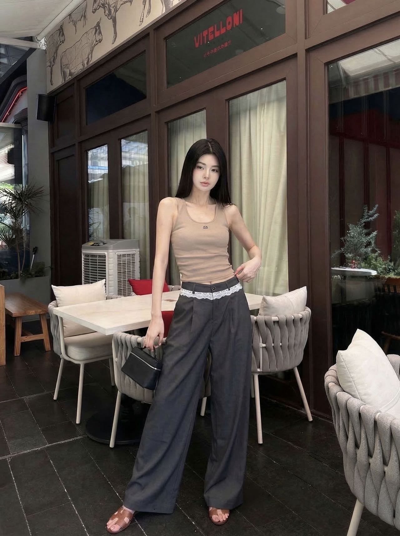 NO:806709,Chaen*26SS new summer lace splicing casual suit pants丨Exclusive high-end version!  You won’t be allowed to live without these great-looking pants!  Exclusive design of lace splicing at the waist of pants!  The vertically stretched silk and cotton fabrics make the pants look longer, which is super nice!  Perfect for comfort, the pattern covers the flesh and makes you look slimmer. It is tolerant and does not pick on your figure. The upper body is not bloated at all. The drape is very good and it goes well with various tops for daily use!  It allows even small people to wear clothes with a 37% body proportion. All in all, it is easy to wear and easy to match!  Highly recommended!  Get it now!  Two colors ready for sale S/M/L,,business suit,19860909Chaen*26SS夏季新款 蕾丝拼接休闲西装裤丨独家高版出品！这条巨好看的裤子不允许你没有！裤子腰部蕾丝拼接的独家设计！垂直感拉满的丝织棉面料巨显腿长的裤裤版型超级nice！舒适感满分版型遮肉又显瘦 包容性强不挑身材 上身一点都不臃肿 垂感非常好日常搭配各种上衣都很OK！让小个子也能穿出三七分身材比例总而言之就是好穿又好搭！强烈推荐！赶紧入手吧！两色现货发售 S/M/L,,business suit,,Women's clothing