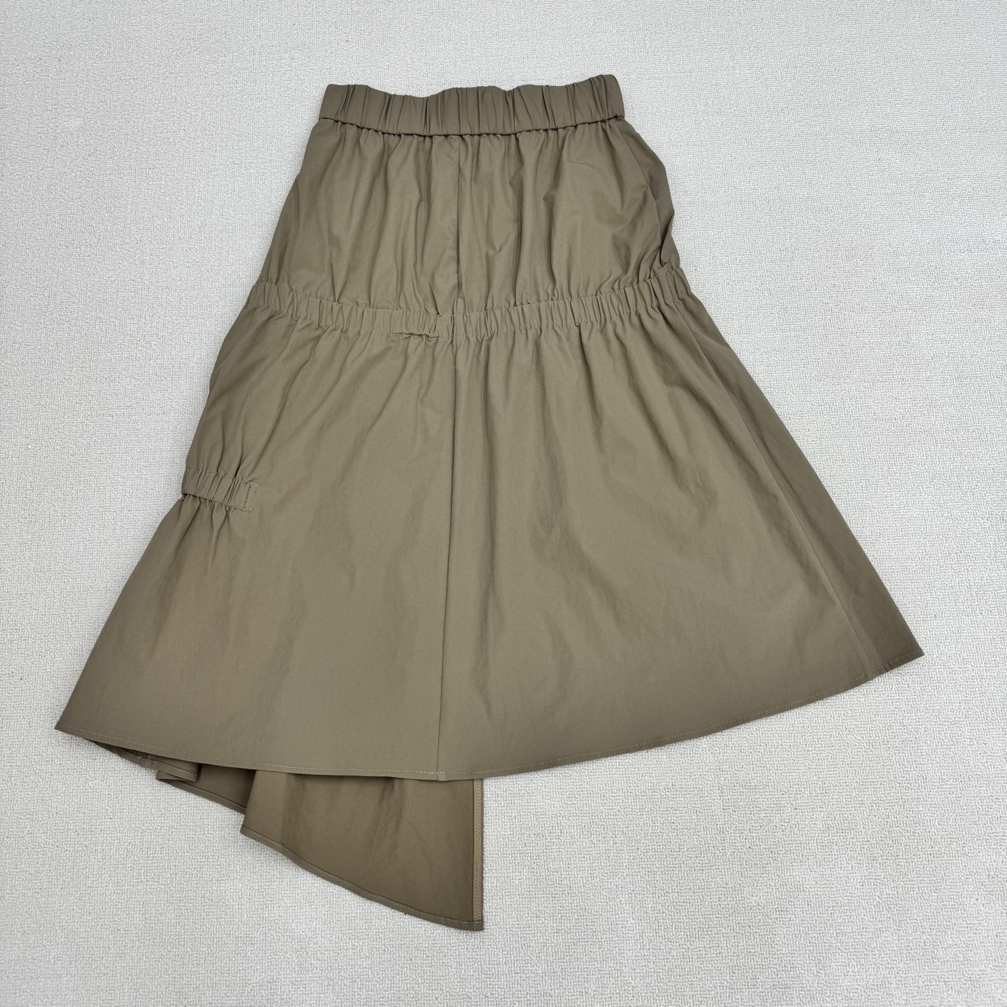 NO:807813,26ss spring and summer new style Tib** asymmetrical splicing zipper fashion skirt Irregular cut design Customized fully open double-ended zipper splicing Universal and versatile style, the upper body is super fashionable, can be worn in all seasons, two colors are available for sale in stock SML real shot details,,skirts,1986090926ss春夏新款Tib**不对称拼接拉链时尚半身裙 不规则剪栽设计 订制全开式双头拉链拼接 万能百搭款,上身超洋气,四季皆穿,两色现货发售 SML实拍细节图,,skirts,,Women's clothing