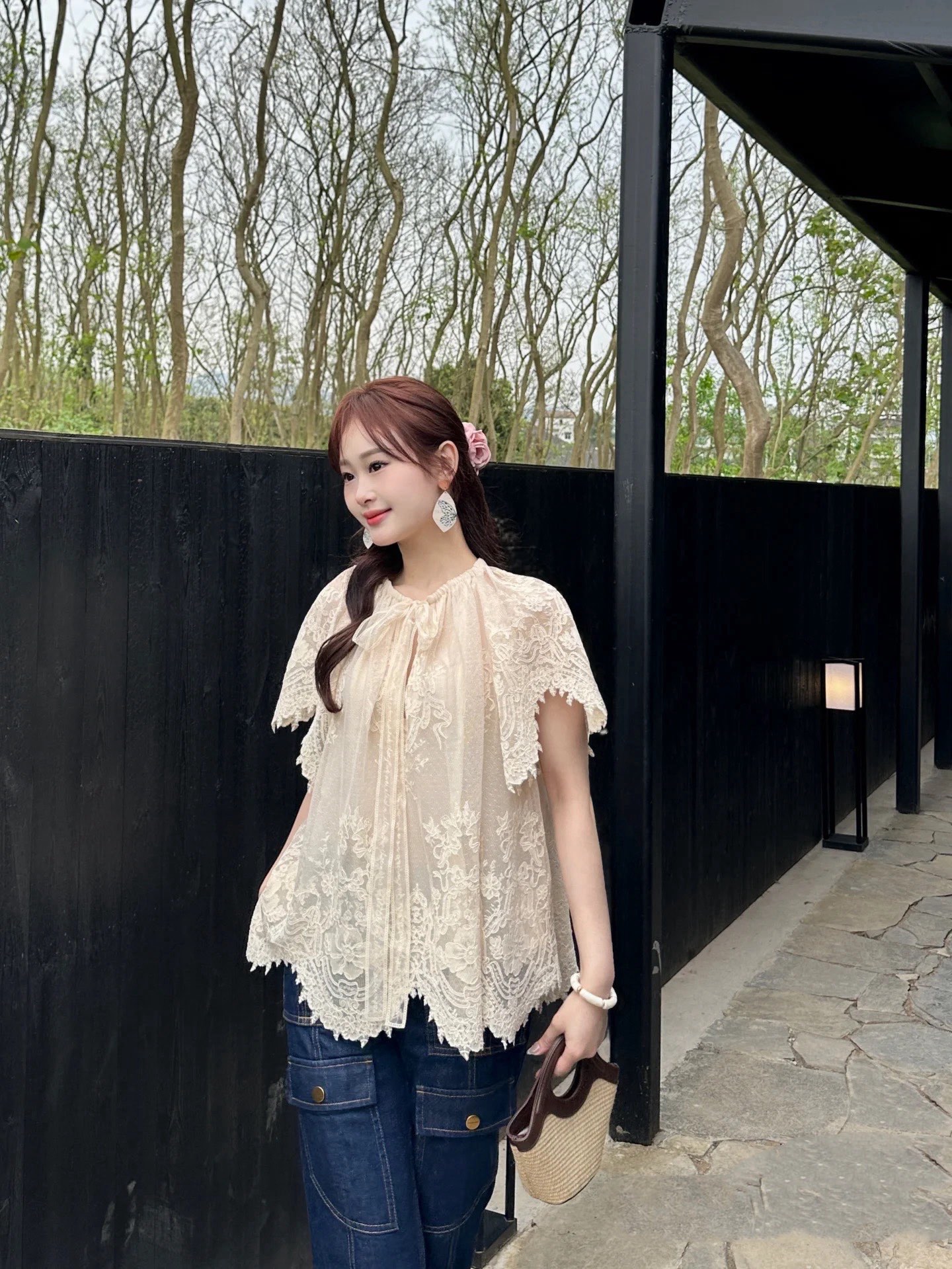 NO:807833,26ss spring and summer new model Zimmerman** cream layered lace shirt, fully customized full-width rope embroidery lace, fabric customization, edge taking, positioning flowers, positioning cutting, time-consuming and material-consuming, imported rope embroidery braided rope embroidery machine, full-width rope embroidery lace flowers to show its beauty, the upper body is super beautiful, a must-have for fairy babies, ready for sale SML, shirts,1986090926ss春夏新款Zimmerman** 奶油色层叠蕾丝衬衫 全定制满幅绳绣蕾丝,面料订制 取边,定位花,定位裁,费时又费料,进口绳绣编骨绳绣花机通体满幅绳绣蕾丝花 呈现它的美感,上身超好看仙女宝宝们必带款,现货发售SML,,shirts,,Women's clothing