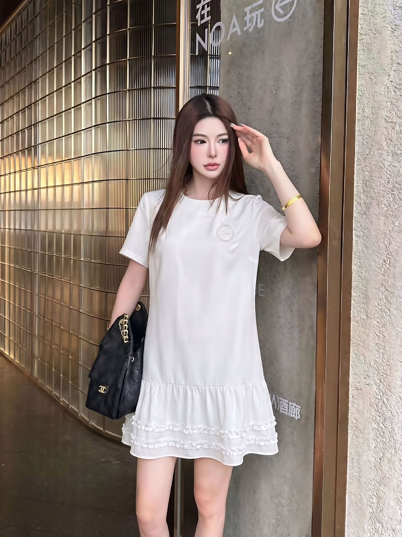 NO:807855,Dio* 26Ss spring and summer new style round neck dress with badge letter embroidery丨Exclusively developed by yb!  Top quality production!  It interprets the romantic texture of French girls with soft and solid colors. The fine silk cotton material is skin-friendly and breathable. The classic round neck version is suitable for various scenes. The garland embroidery on the left chest is the finishing touch of the brand. The loose tailoring combines comfort and style, and the back is elongated.  The chain design makes it easy to put on and take off, creating a casual daily life. The spliced hem wood ear lace design combination interprets the sweet and cool style. It is a gentle and textured item in the early spring wardrobe. Two colors are available for sale in S/M/L, dior, skirts,19860909Dio* 26Ss春夏新款 胸章字母刺绣圆领连衣裙丨独家yb开发！顶级高版出品！以柔和纯色系诠释法式少女的浪漫质感.细腻丝质棉料亲肤透气,经典圆领版型适配多元场景,左胸处的花环刺绣为品牌点睛之笔,宽松剪裁兼具舒适度与造型感,后加长拉链设计穿脱轻松方便,打造随性日常,拼接下摆木耳朵花边设计组合诠释甜酷风格,是早春衣橱里的温柔质感单品.两色现货发售S/M/L,,dior,skirts,,Women's clothing