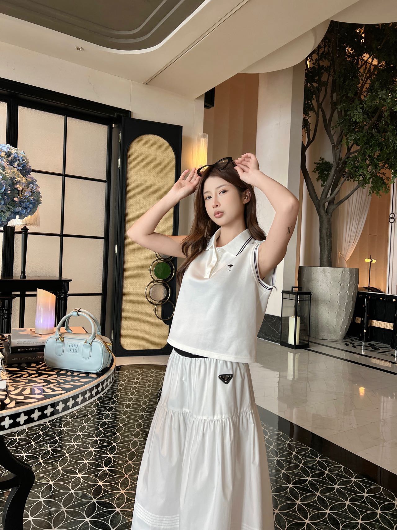 NO:893900,Pra** elastic letter waist cake skirt, light and breathable fabric, black elastic waist + triangle logo, simple and recognizable. Multi-layer cake skirt, small lace trim  Full of layering and moderate length, it can be easily used for daily commuting or leisure. It is versatile in black and white, and looks good with T-shirts, shirts, and sweaters. It is very suitable for spring and summer, comfortable and fashionable, and can easily create an urban atmosphere. Ready for sale SML, prada, skirts, shirts, tees, t-shirt,19860909Pra**橡筋字母腰蛋糕半身裙,轻薄透气面料,黑色松紧腰+三角Logo,简约又有辨识度.多层蛋糕裙摆,蕾丝小花边 层次感满满,长度适中,日常通勤或休闲都能轻松驾驭.黑色白色都百搭,配T恤、衬衫、针织衫都好看,春夏穿超适合,舒适又时髦,轻松打造都市氛围感穿搭.现货发售SML,,prada,skirts,shirts,tees，t-shirt,,Women's clothing