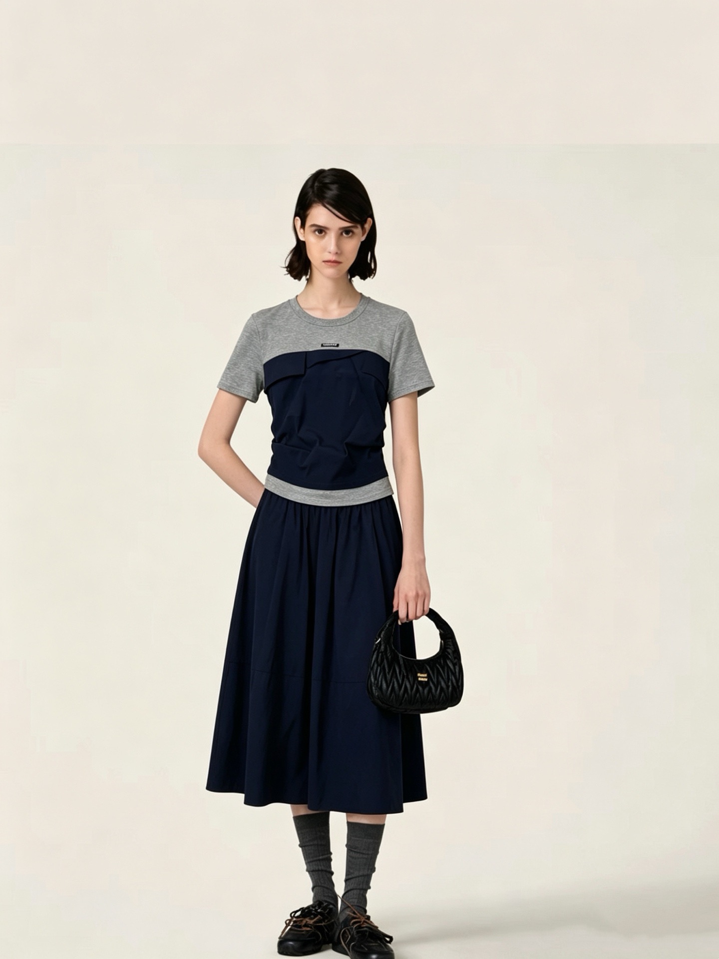 NO:898536,Miumi*26 new summer model. Stitched strapless fake two-piece short-sleeved + elastic waist skirt suit. Top spliced ​​strapless fake two-piece design. One-piece layering style. Easy to wear. Skirts of the same fabric color should be matched up and down. The elastic waist is very tolerant. The skirt is cut in three-quarter length and is a flesh-covering artifact. It is easy to control as a set. Ready for sale SML,, miumiu, skirts, T-shirt,19860909Miumi*26夏季新款 拼接挷带抹胸假两件短袖+松紧腰半身裙套装 上衣拼接抹胸假两件设计一件式叠穿风轻松搞定 半身裙同款面料颜色上下乎应成套 松紧腰包容性超极强 裙子七分长度剪栽遮肉神器,成套入手轻松驾驭 现货发售SML,,miumiu,skirts,T-shirt,,Women's clothing