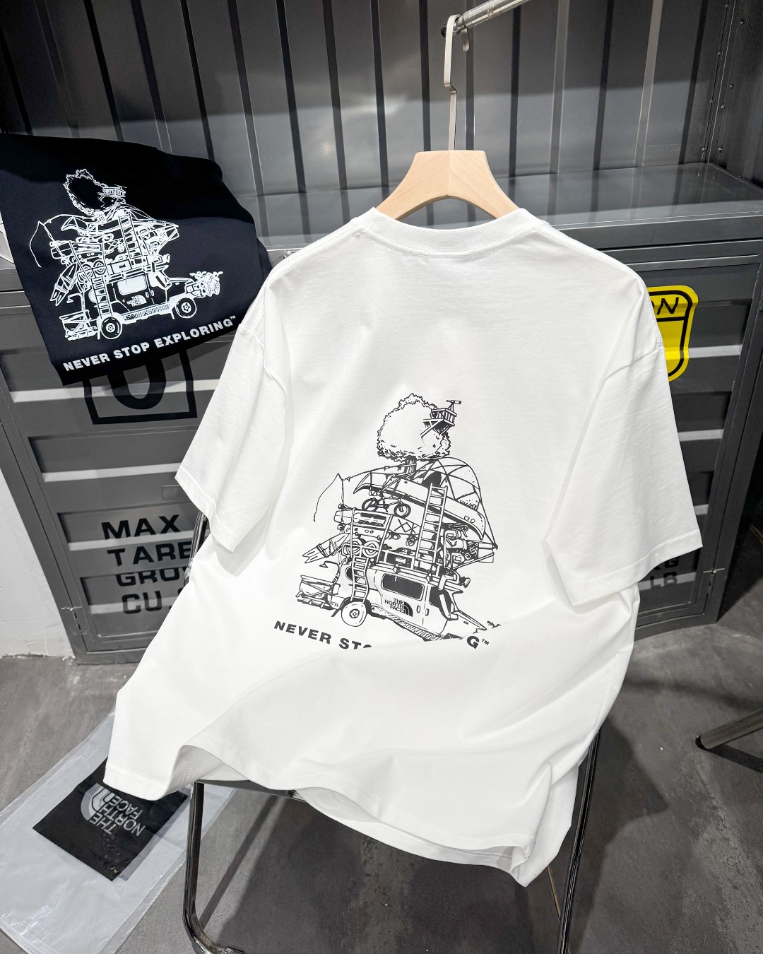 Alternative view of T-Shirt 02501