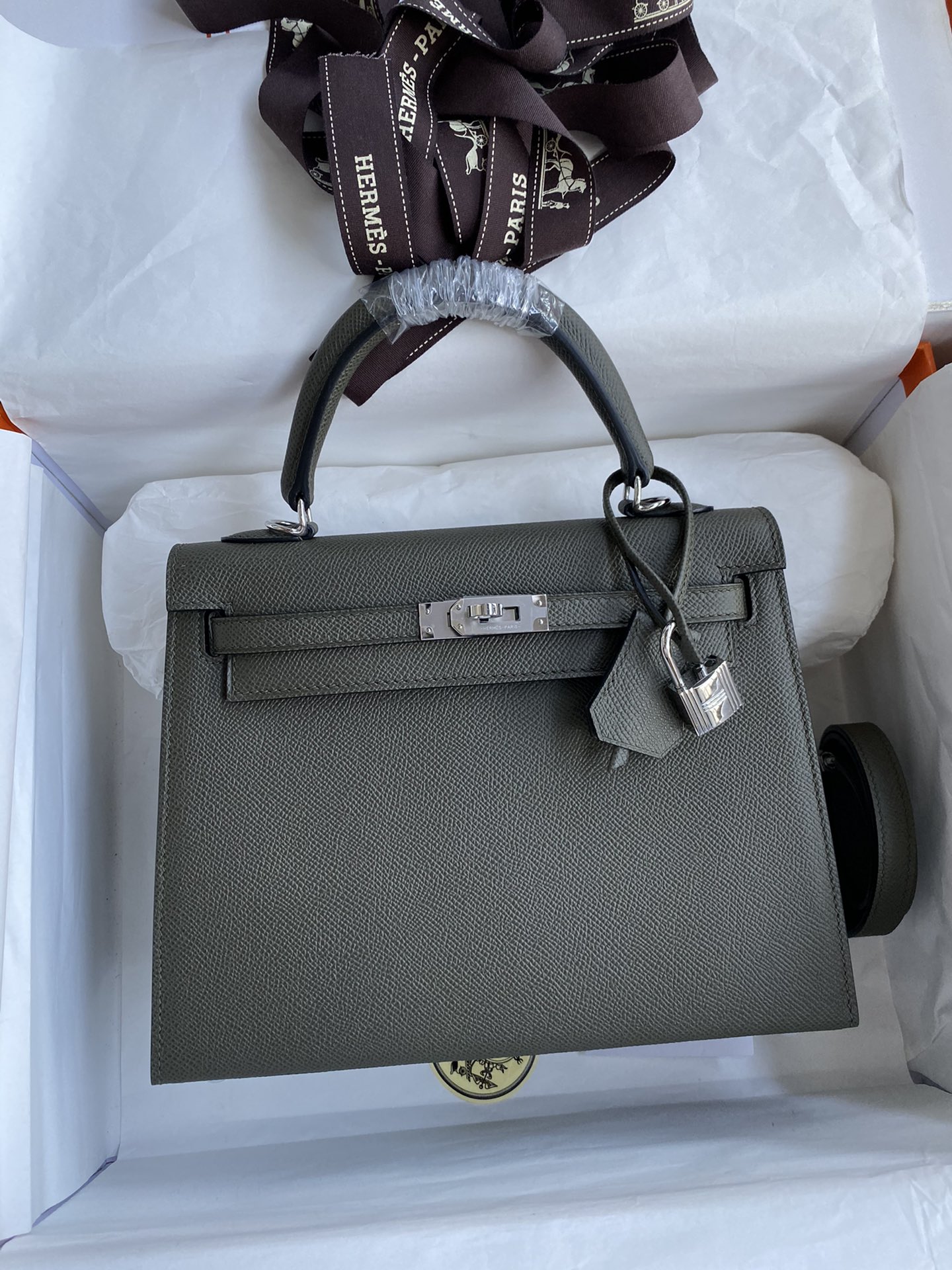 Kelly 25cm piel Epsom importada verde grisáceo hebilla plateada