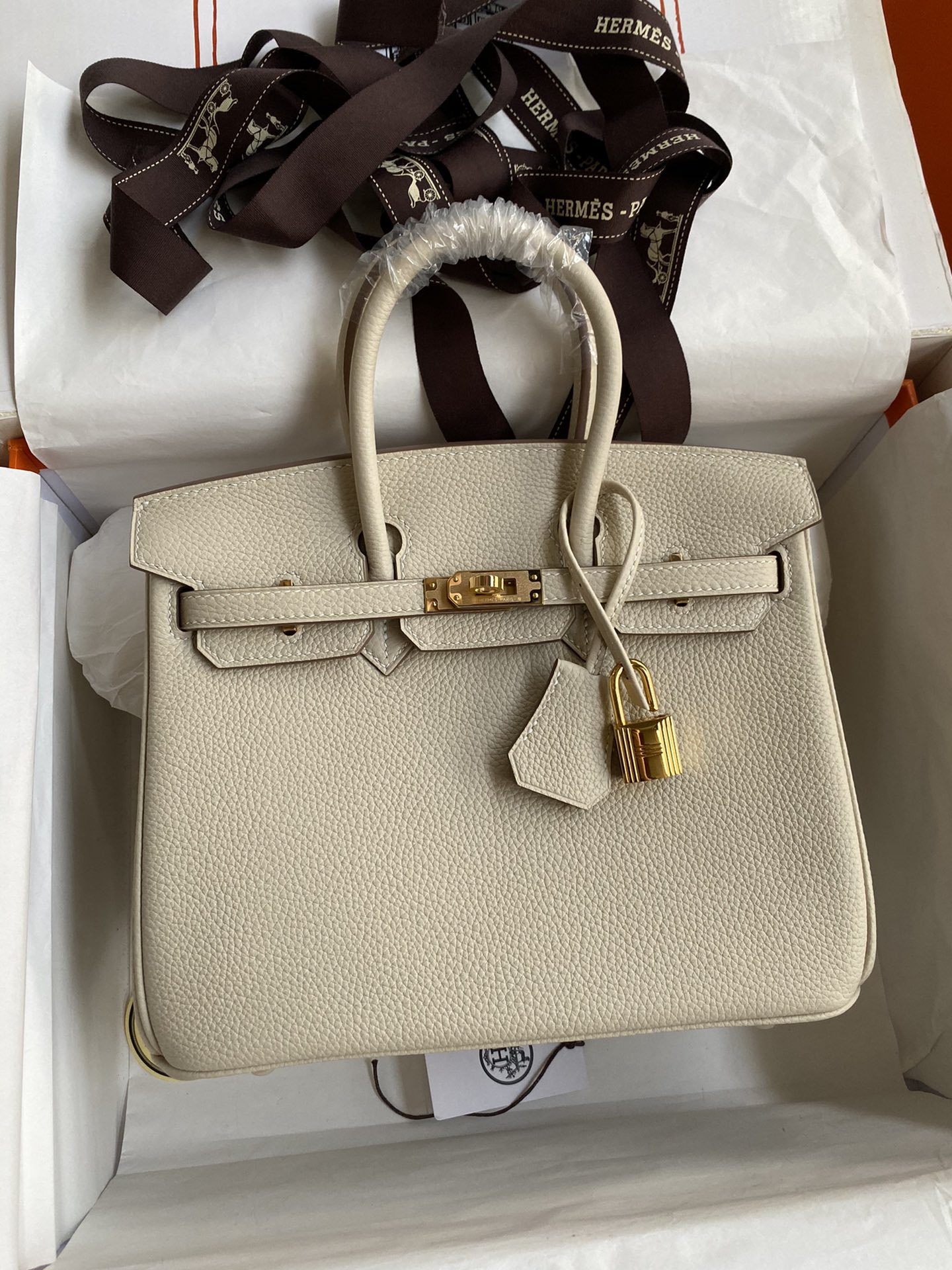 NO:699046,Half-hand birkin 25cm platinum, all steel hardware, grade A Togo leather, milkshake white, gold buckle wax thread, Hermes, Hermes, Hermes,19860909半手birkin 25cm 铂金 全钢五金 A级Togo皮 奶昔白 金扣蜡线,爱马仕,hermes,Hermes,,Bag