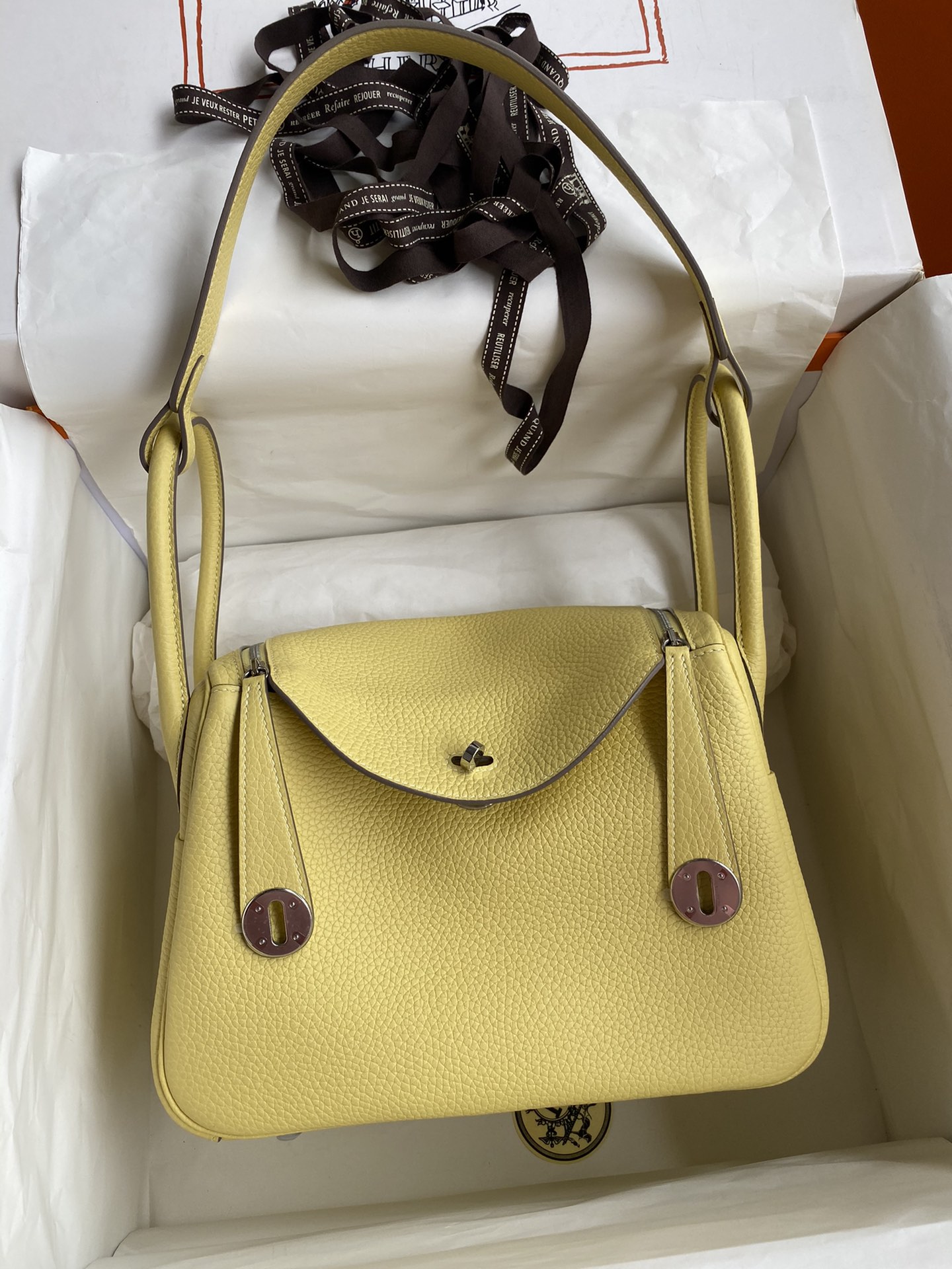 Moda
 Hermes Lindy Luksus
 Torby typu crossbody i na ramię Jasnożółty Żółty Szycie Mężczyźni Srebrny sprzęt Taurillon