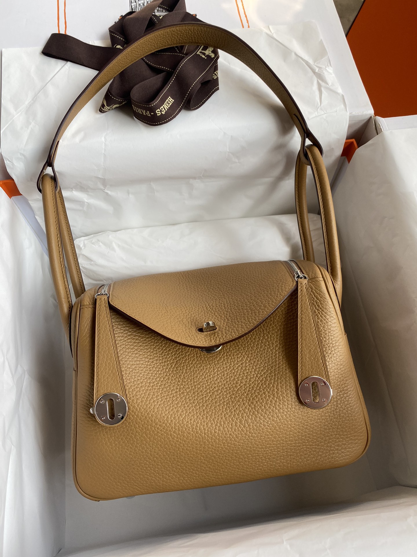 Hermes Lindy Torby typu crossbody i na ramię Szycie Mężczyźni Srebrny sprzęt Taurillon