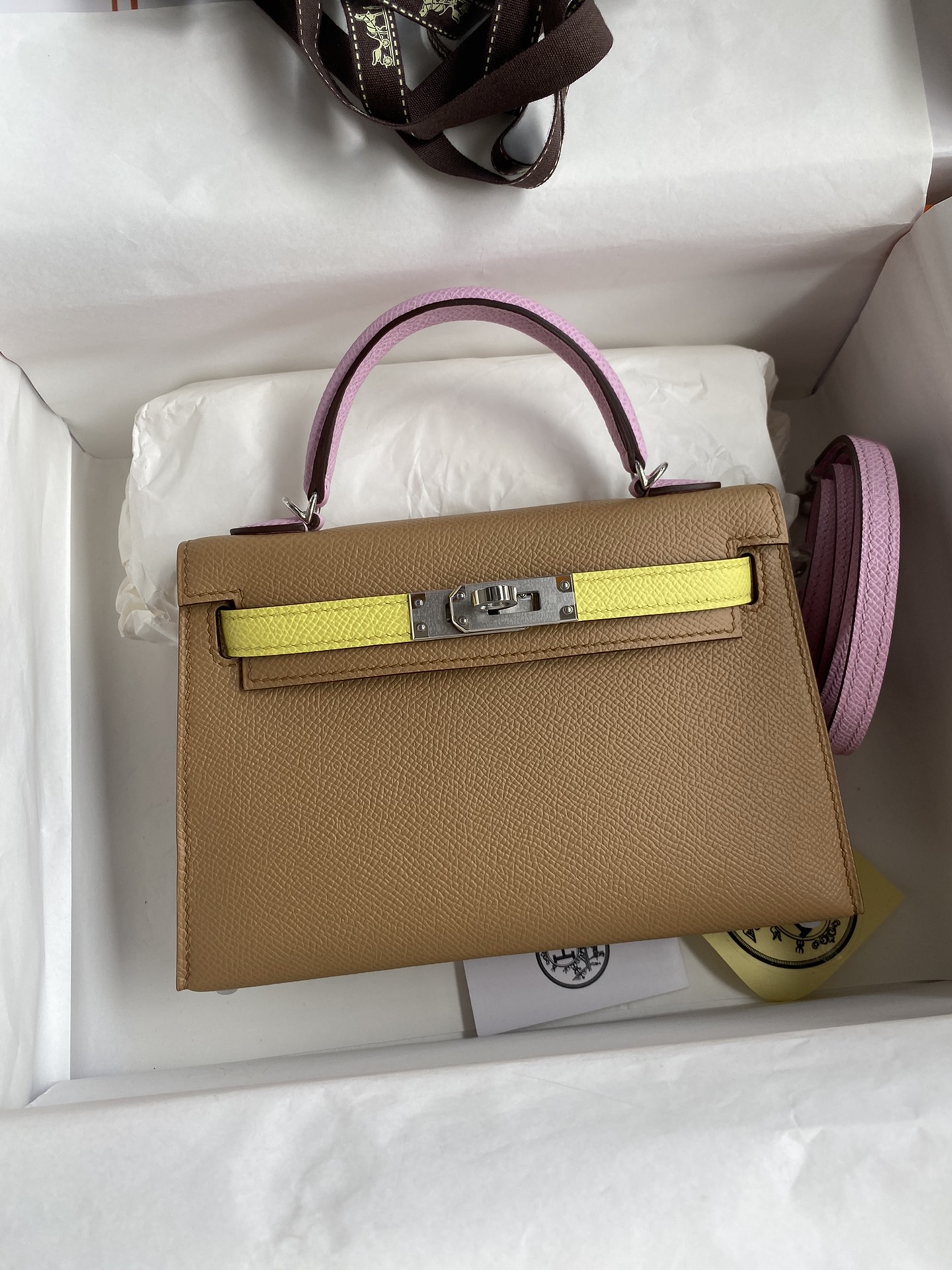 Hermes Kelly Novo
 Bolsas Sacos de corpo cruzado & Ombro Compre a melhor réplica
 Amarelo Limão Cor do chá leite Roxo Hardware Prata Epsom Mini