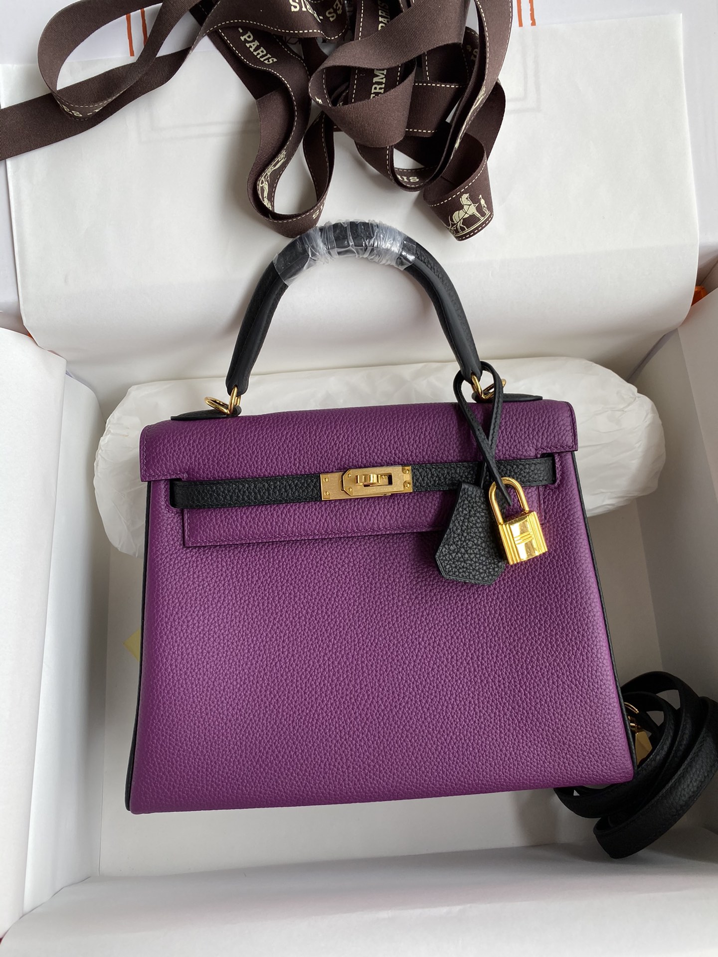 NO:698816,Kelly 25cm imported Togo leather, sea anemone purple and black, gold buckle wax thread, Hermes, hermes, Hermes,19860909Kelly 25cm 进口Togo皮 海葵紫拼黑色 金扣蜡线,爱马仕,hermes,Hermes,,Bag