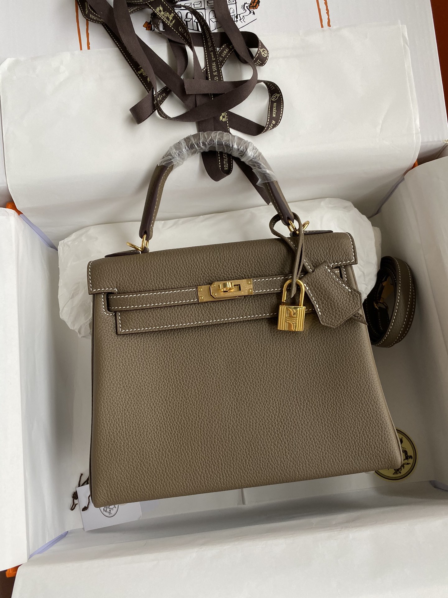 NO:698800,Kelly 25cm imported Togo leather elephant gray gold buckle wax thread, Hermes, hermes, Hermes,19860909Kelly 25cm 进口Togo皮 大象灰 金扣蜡线,爱马仕,hermes,Hermes,,Bag