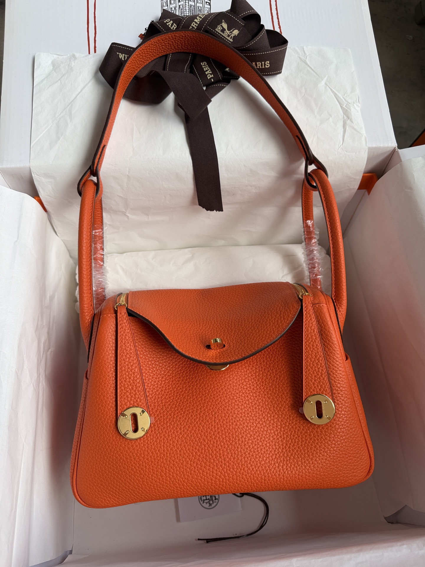 NO:700403,Lindy 26cm imported TC leather orange gold buckle wax thread, Hermes, hermes, Hermes,19860909Lindy 26cm 进口TC皮 橙色 金扣蜡线,爱马仕,hermes,Hermes,,Bag
