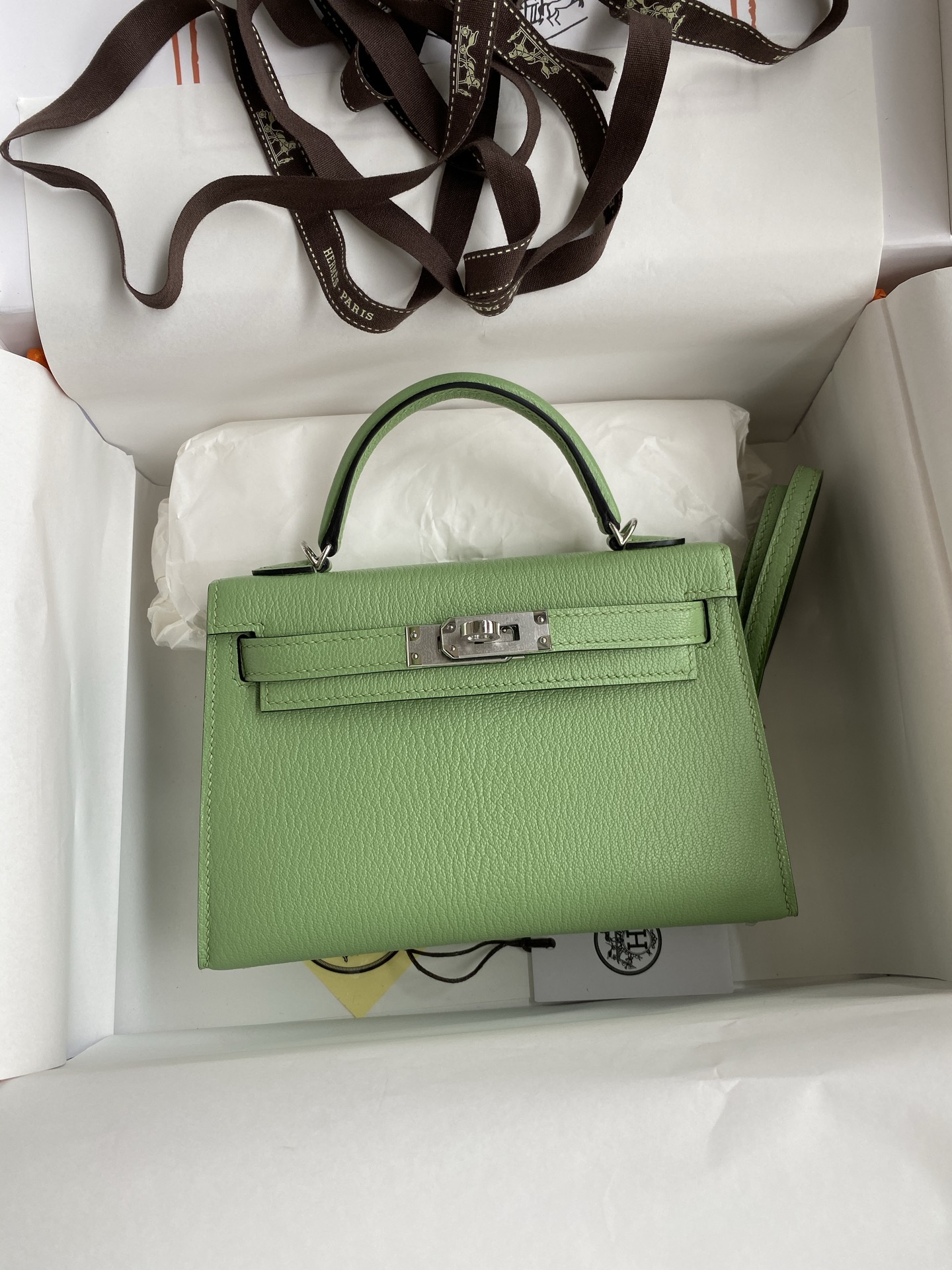 NO:699356,Hand-sewn second generation Mini Kelly 19cm imported goatskin avocado green silver buckle, Hermes, hermes, sheepskin, Hermes,19860909手缝二代Mini Kelly 19cm 进口山羊皮 牛油果绿 银扣,爱马仕,hermes,sheepskin,Hermes,,Bag