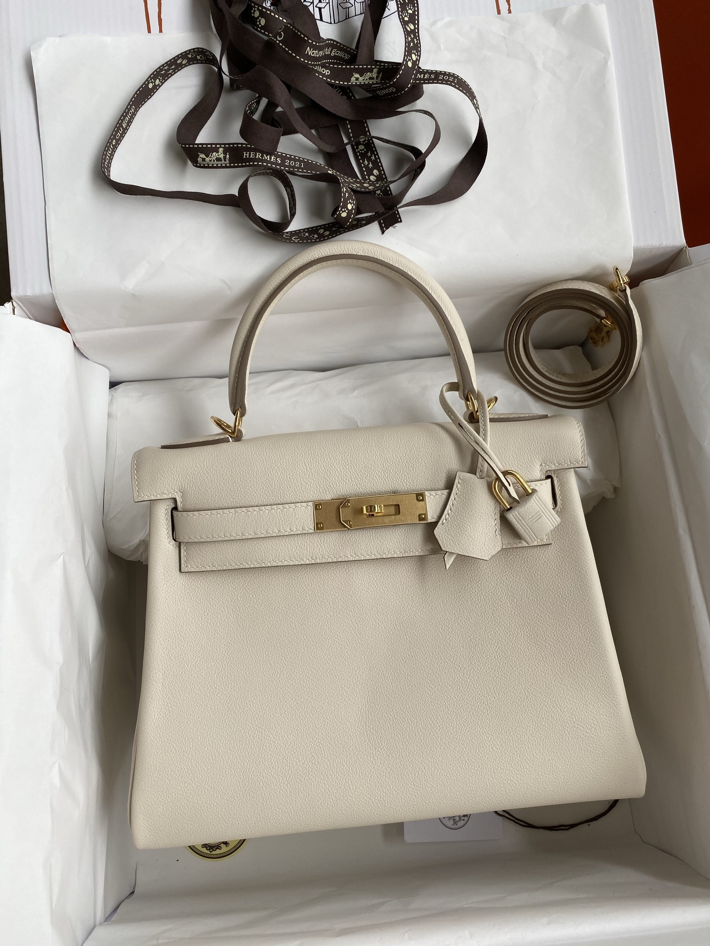 NO:698381,Hand-stitched Kelly 28cm inseam, imported Evercolor leather, milkshake white, gold buckle, Hermes, hermes, Hermes,19860909手缝Kelly 28cm 内缝 进口Evercolor皮 奶昔白 金扣,爱马仕,hermes,Hermes,,Bag