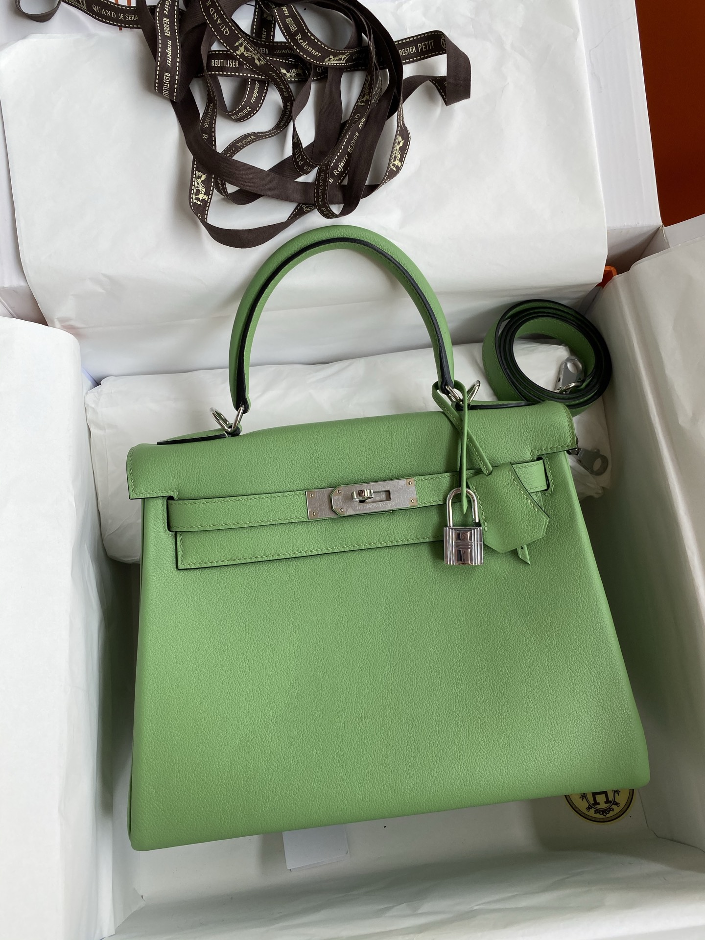 NO:698383,Hand-stitched Kelly 28cm inseam, imported Evercolor leather, avocado green, silver buckle, Hermes, hermes, Hermes,19860909手缝Kelly 28cm 内缝 进口Evercolor皮 牛油果绿 银扣,爱马仕,hermes,Hermes,,Bag
