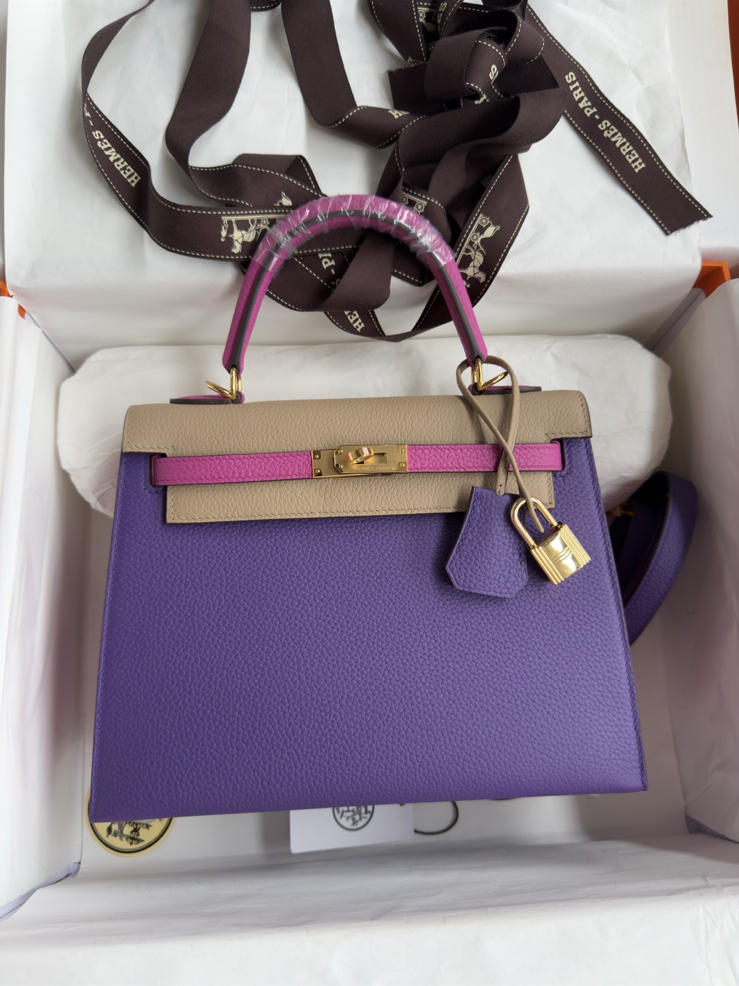 Hermès Custom order: Kelly 25cm outseam, imported Togo leather, dreamy purple and gray windbreaker, magnolia pink, gold buckle wax thread️️