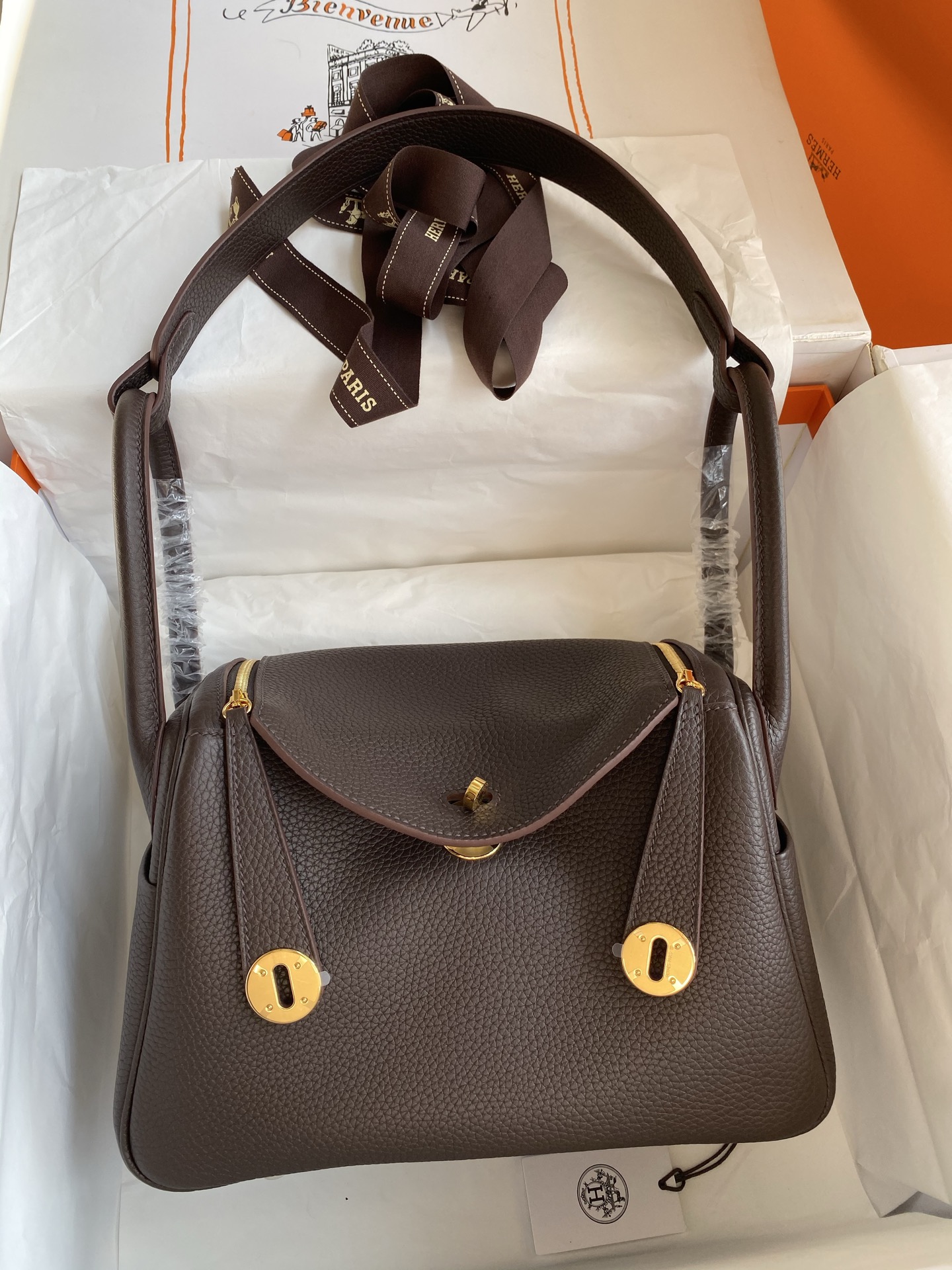 NO:700408,Lindy 26cm imported TC leather ebony color gold buckle wax thread, Hermes, hermes, Hermes,19860909Lindy 26cm 进口TC皮 乌木色 金扣蜡线,爱马仕,hermes,Hermes,,Bag