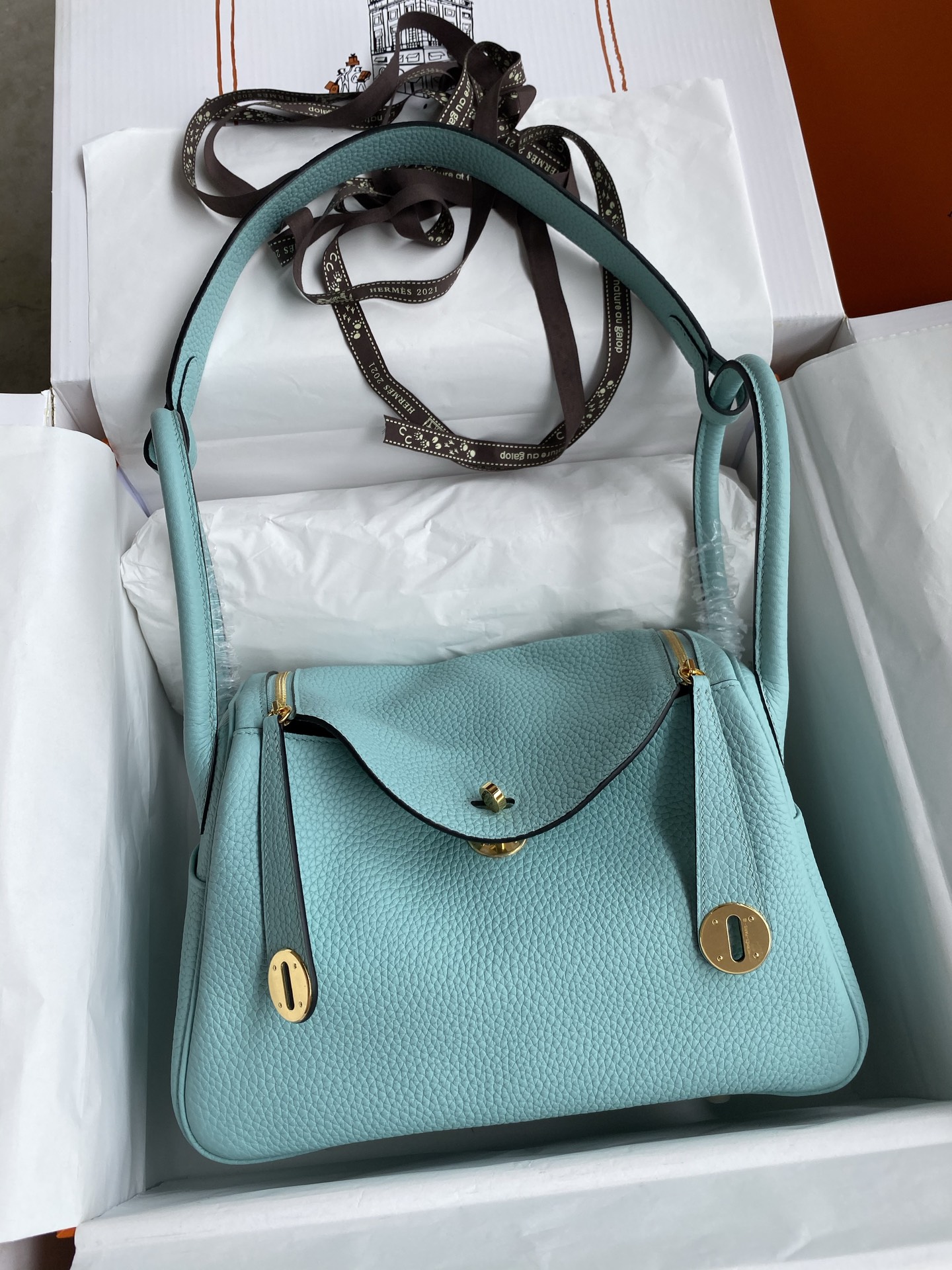 NO:700416,Lindy 26cm imported TC leather macaron blue gold buckle wax thread, Hermes, hermes, Hermes,19860909Lindy 26cm 进口TC皮 马卡龙蓝 金扣蜡线,爱马仕,hermes,Hermes,,Bag