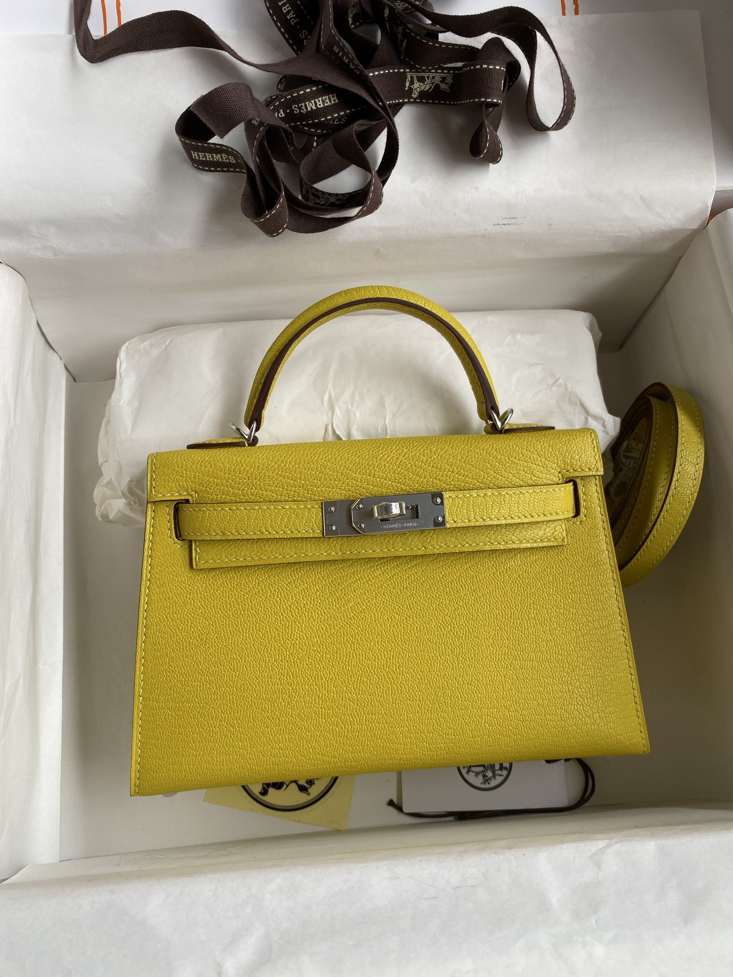 NO:699345,Hand-sewn second generation Mini Kelly 19cm imported goatskin Naples yellow silver buckle, Hermes, hermes, sheepskin, Hermes,19860909手缝二代Mini Kelly 19cm 进口山羊皮 那不勒斯黄 银扣,爱马仕,hermes,sheepskin,Hermes,,Bag