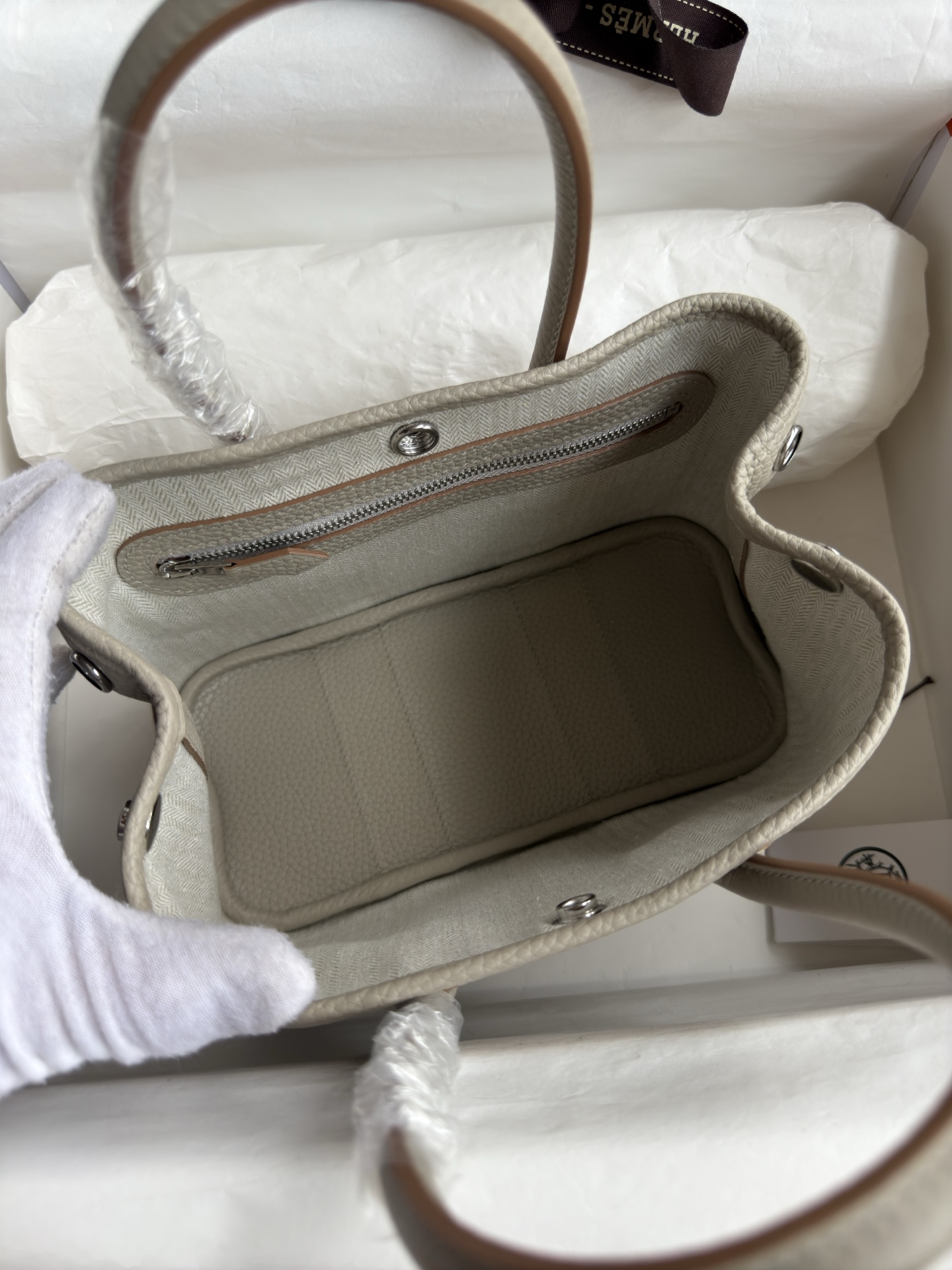 Hermès Mini Garden 23cm Bag in Pearl Grey TC Leather - Limited Edition 8 i1751792829638 3905 0 6